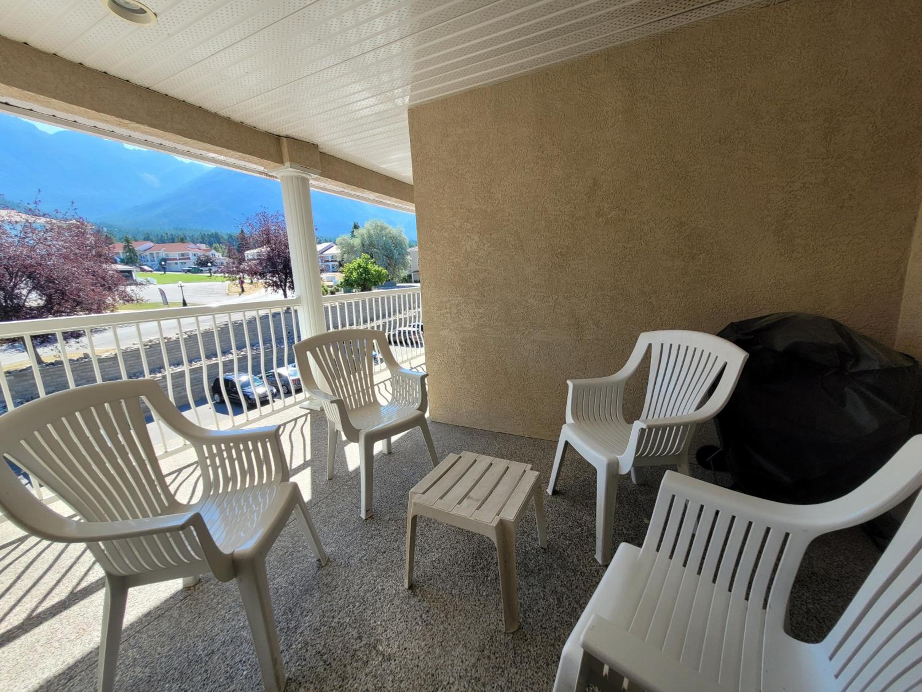 One-Bedroom Apartment with Balcony photo 3