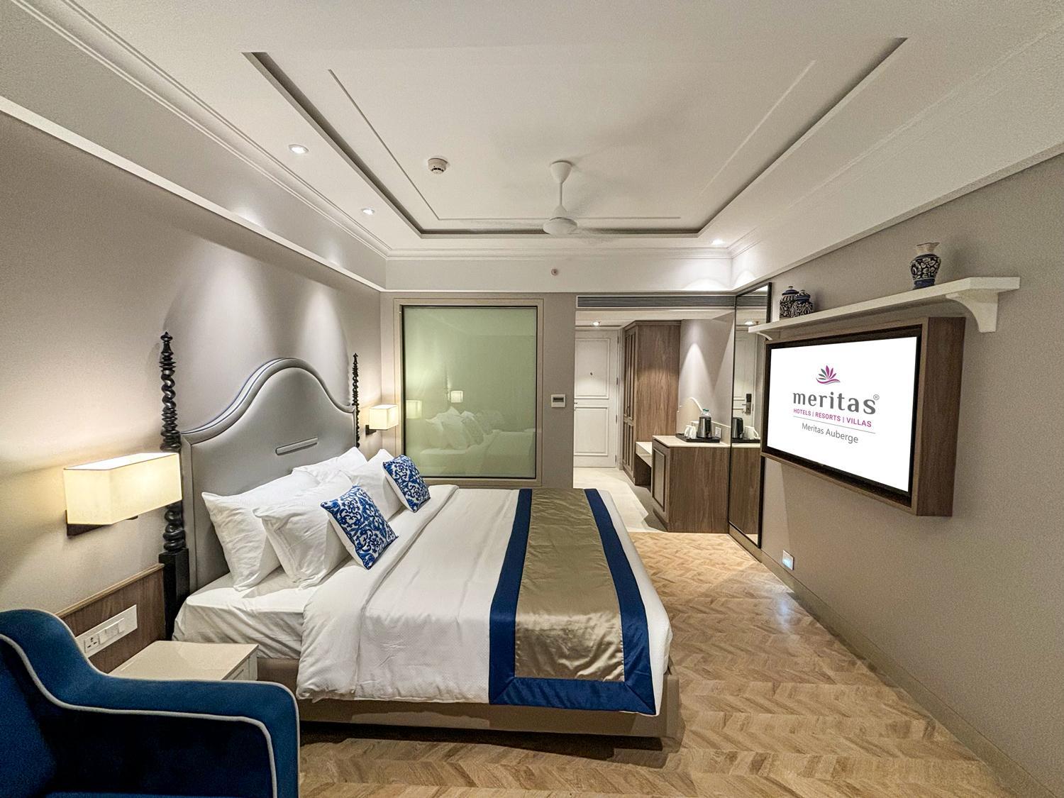 Auberge Poster Room With Balcony - 15% Discount on Food & Beverages photo 3