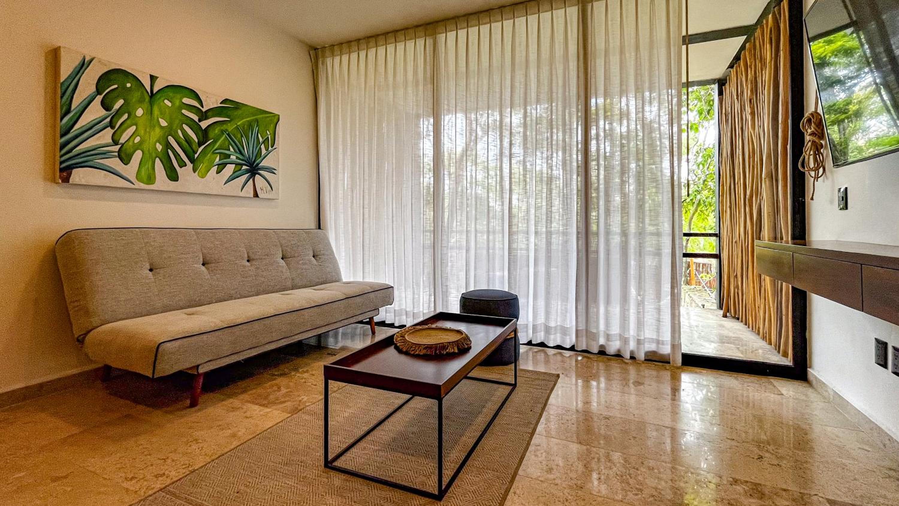 Luxury Balcony - Photo 11