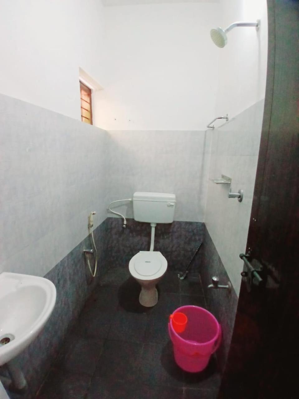 Double Or Twin Room With Private Bathroom photo 3