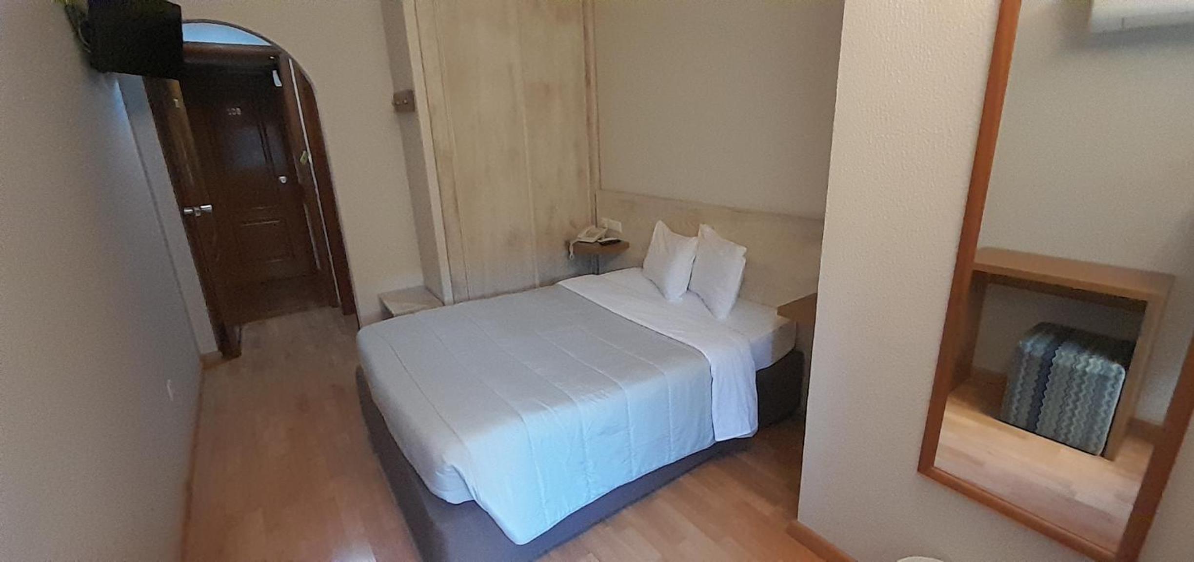 Double Room - Photo 2