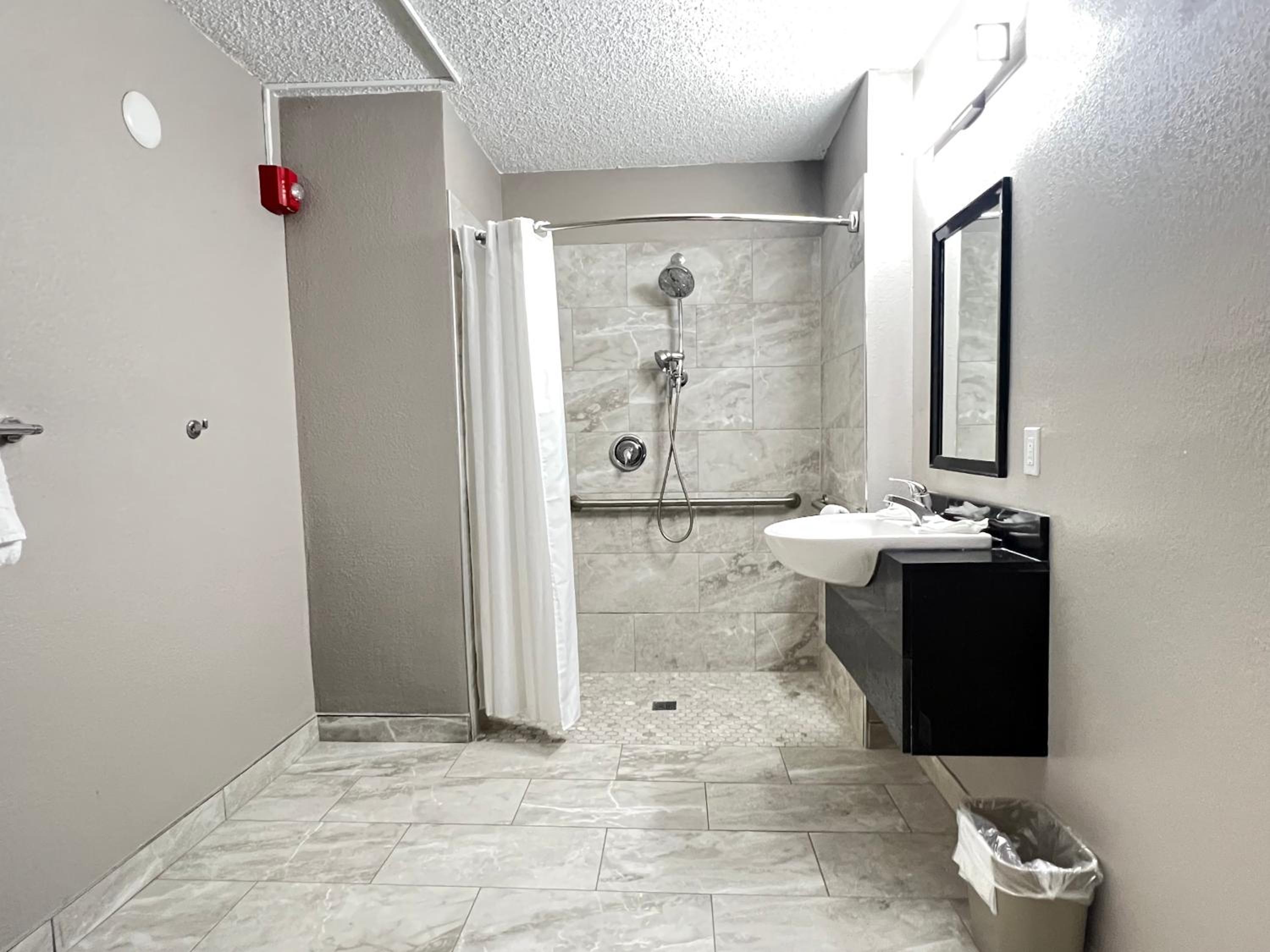 Double Room - Disability Access - Roll In Shower photo 3