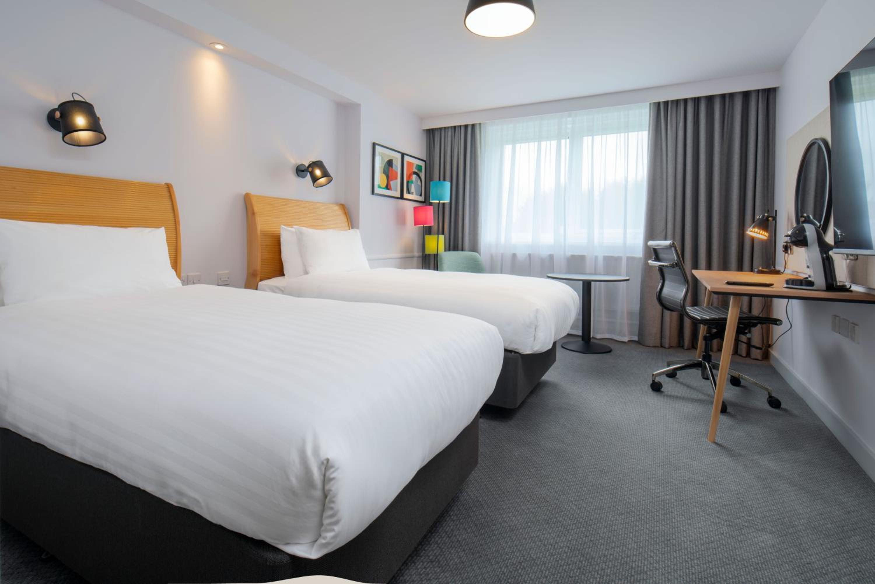 Standard Twin Room - Photo 4