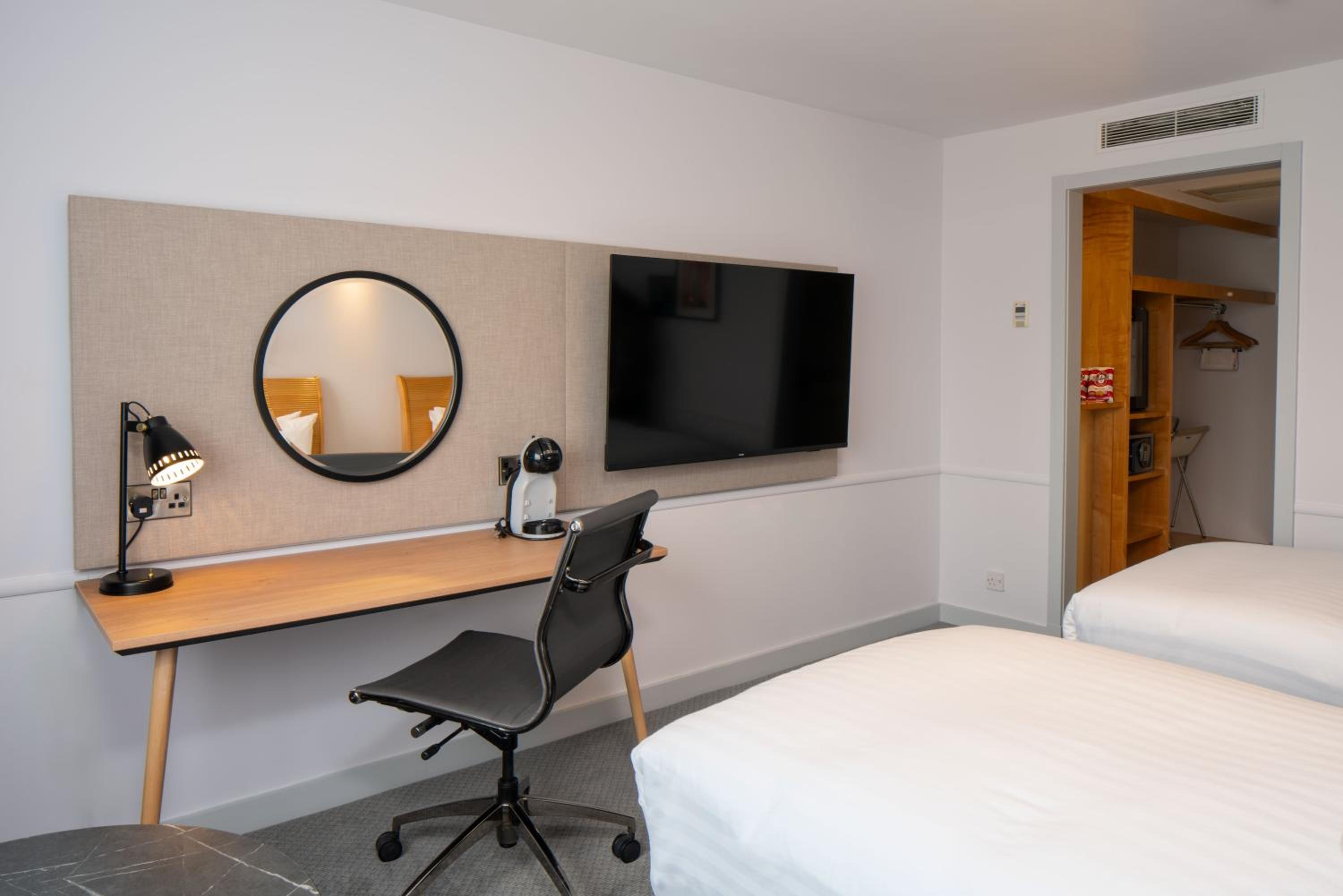 Standard Twin Room - Photo 1