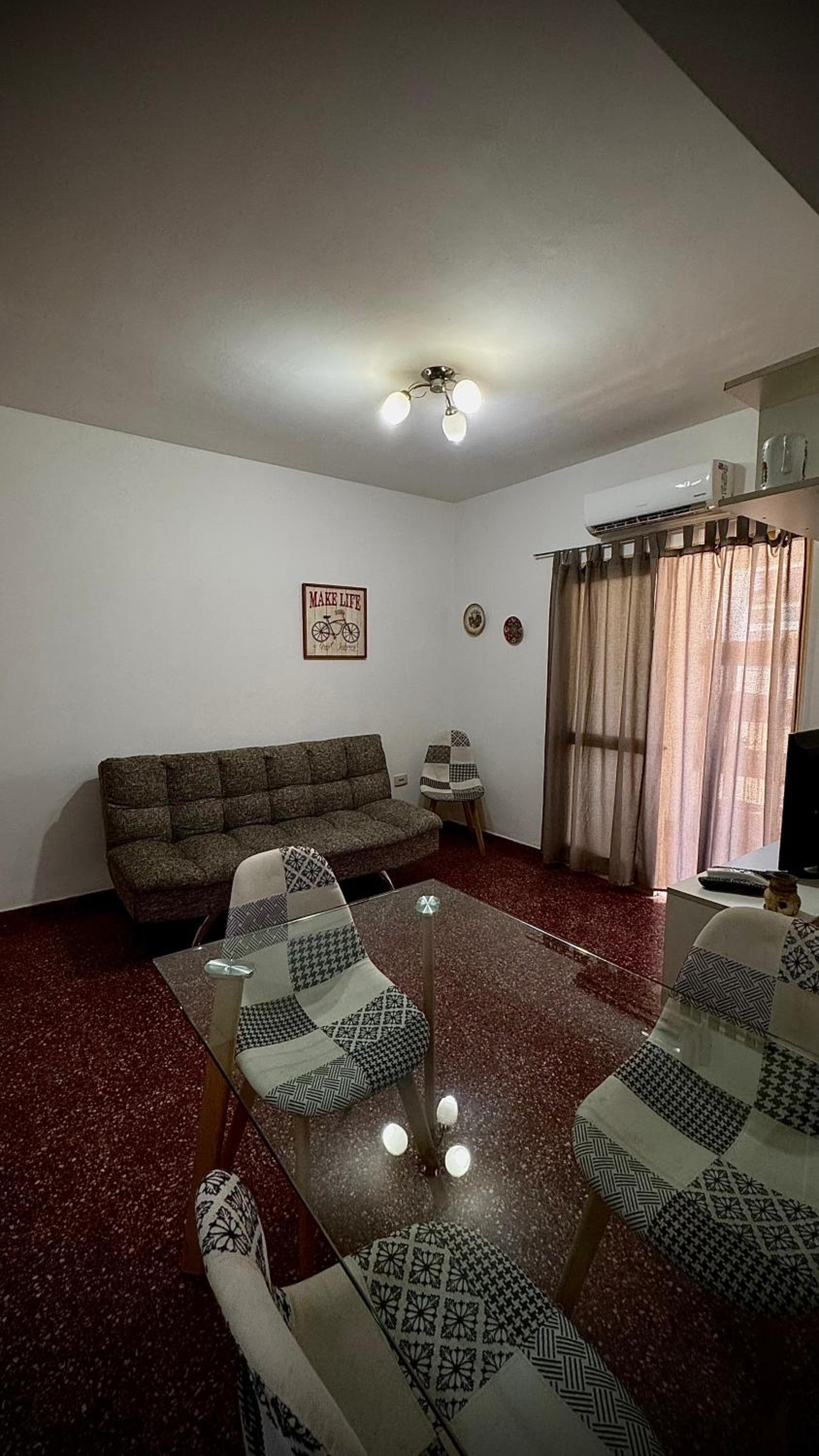 One-Bedroom Apartment photo 1