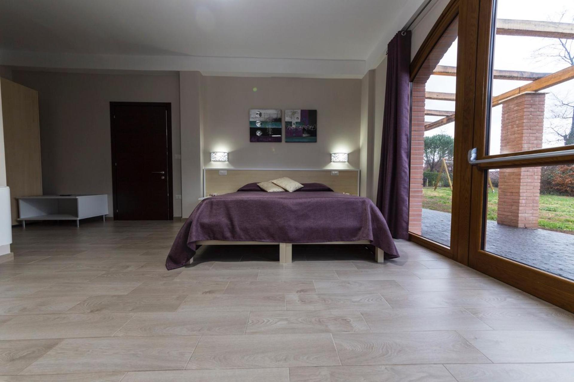 Family Room With Garden View photo 2