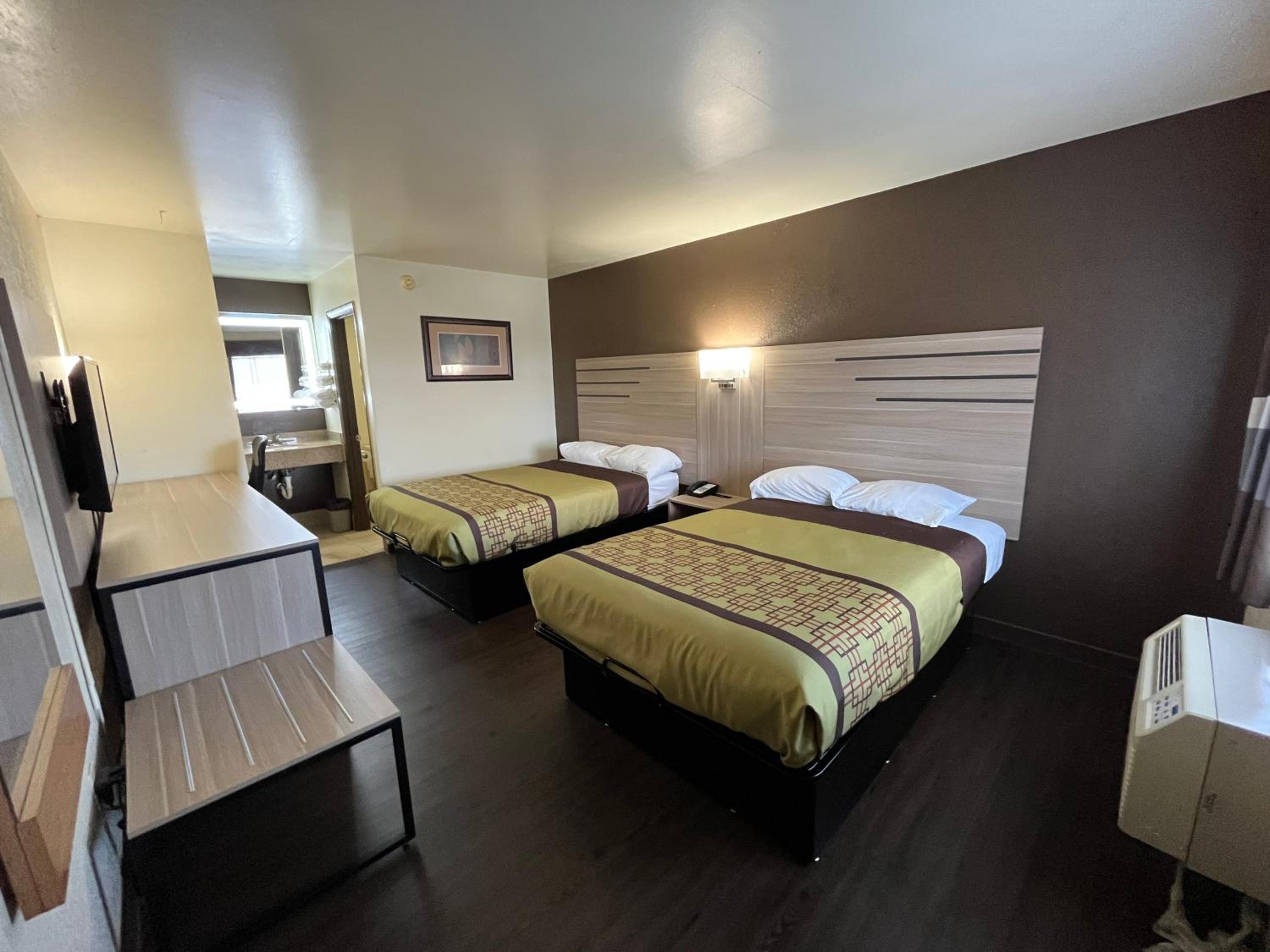 2 Full Beds Non-Smoking photo 3