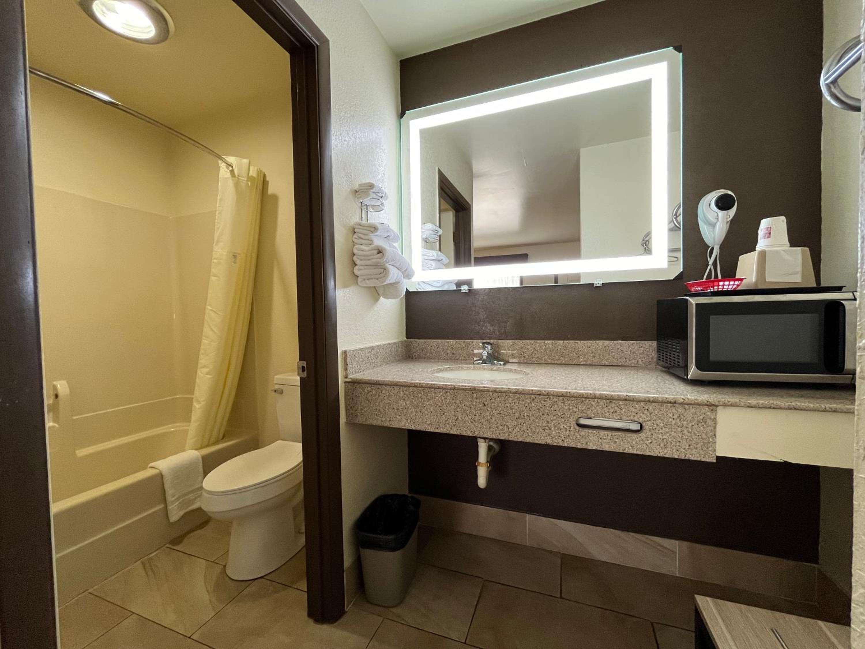 Standard Queen Room - Photo 6