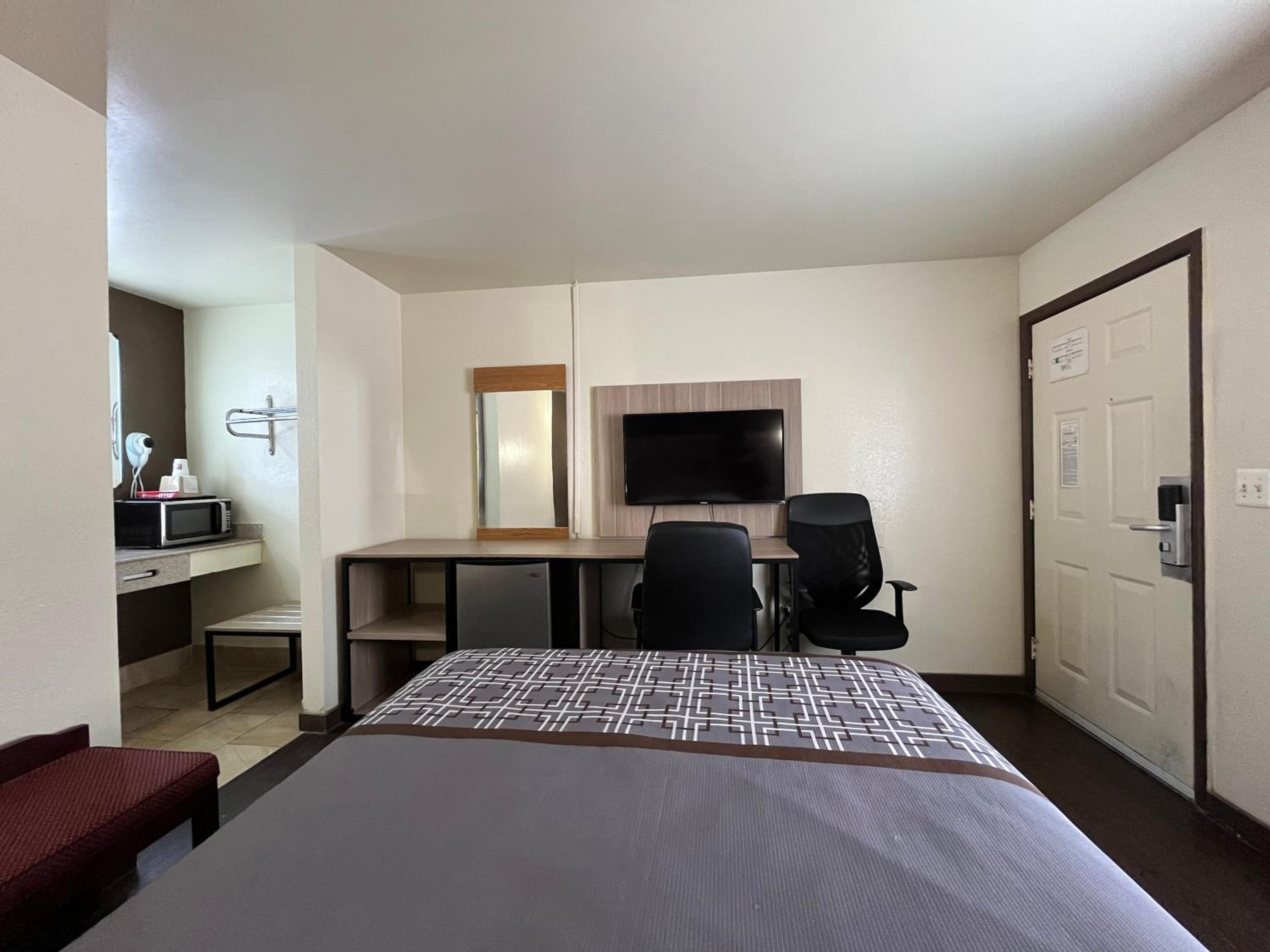 Standard Queen Room - Photo 1