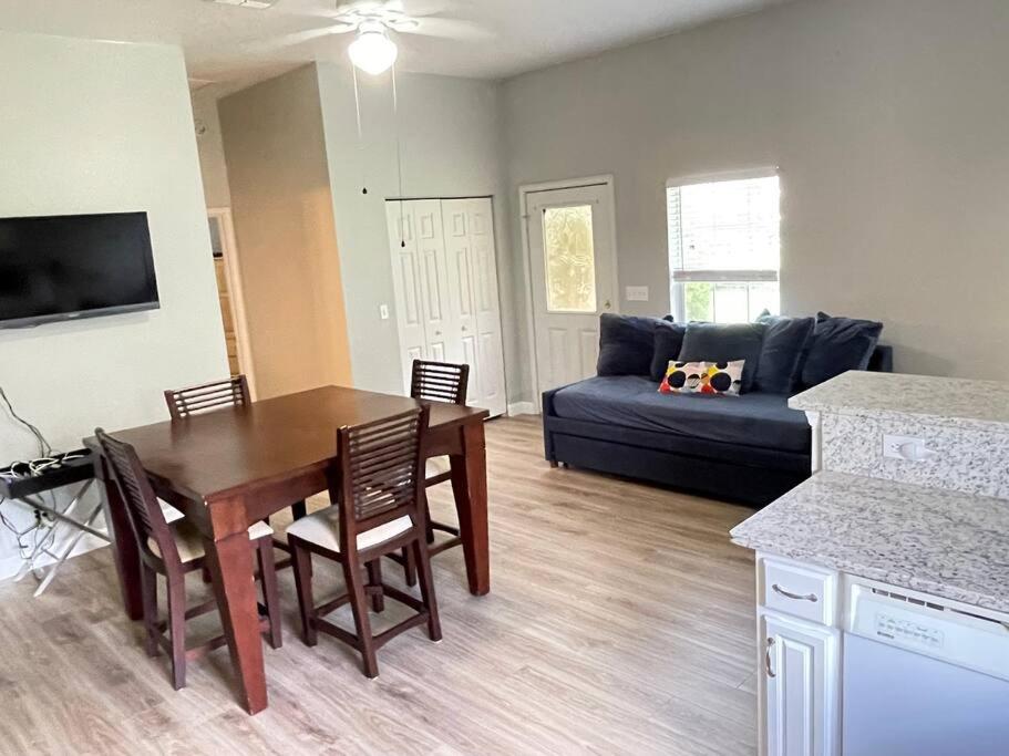 One-Bedroom House photo 3