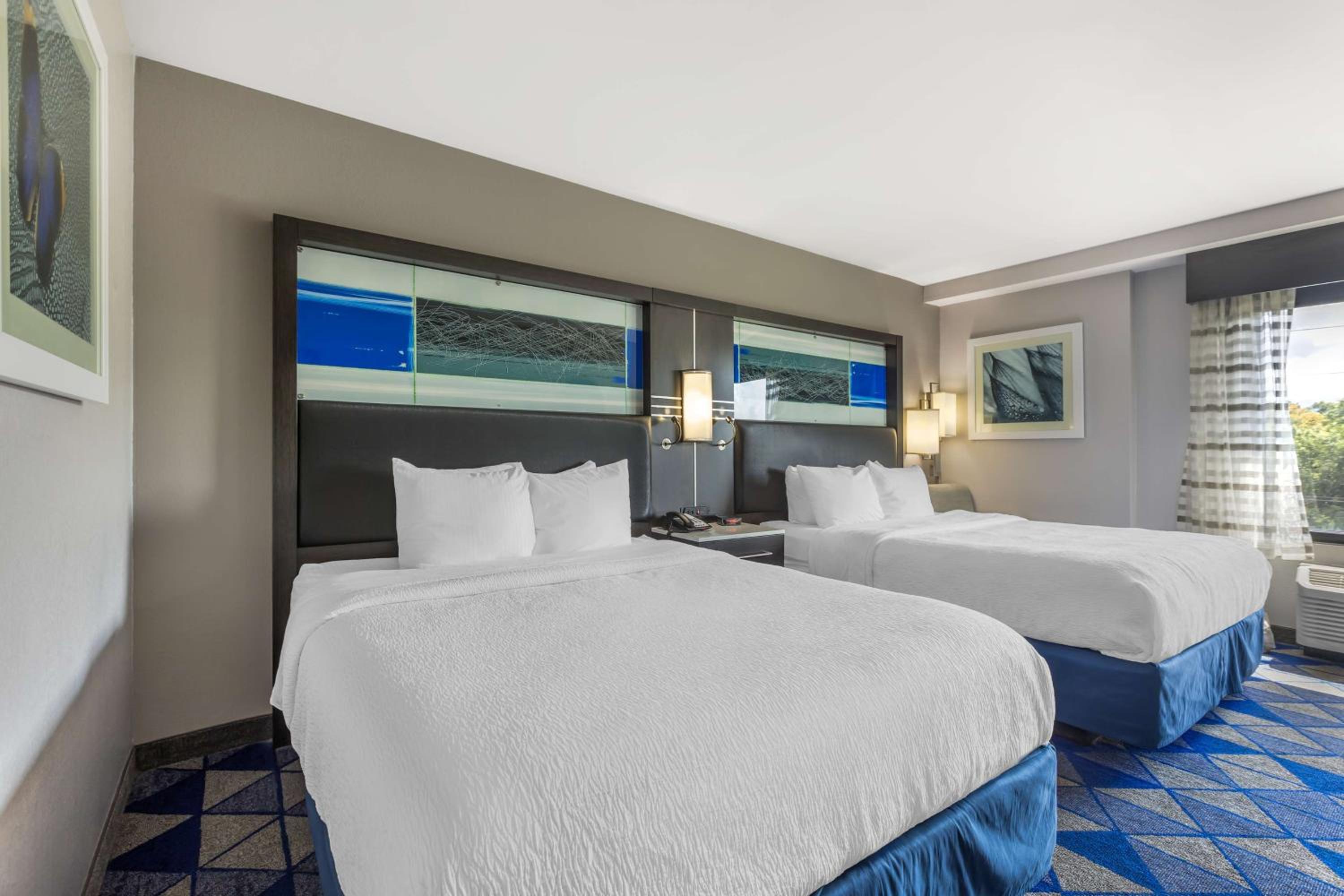 Queen Room with Two Queen Beds - Non-Smoking - Photo 1