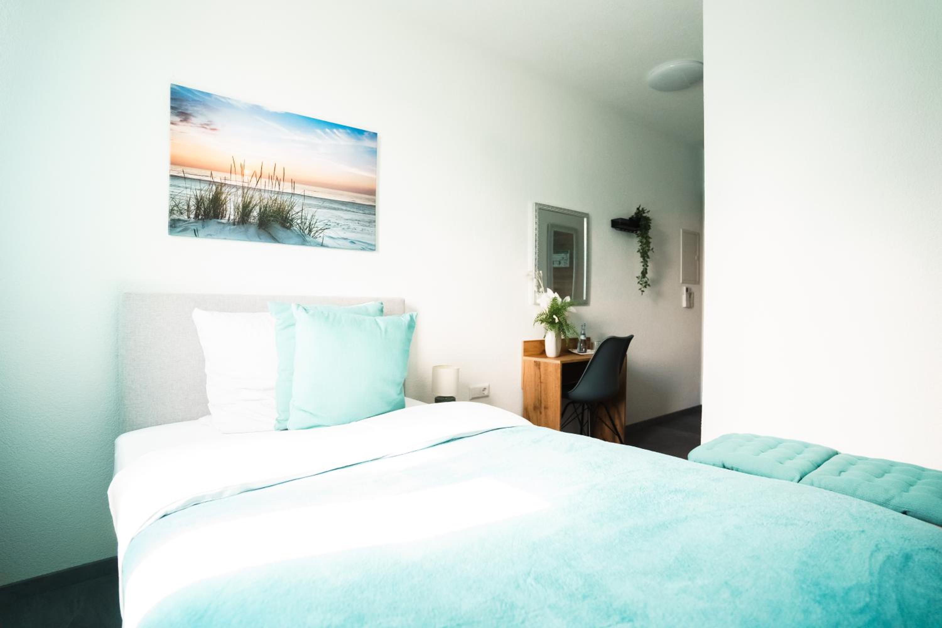 Single Room with Private Bathroom photo 2