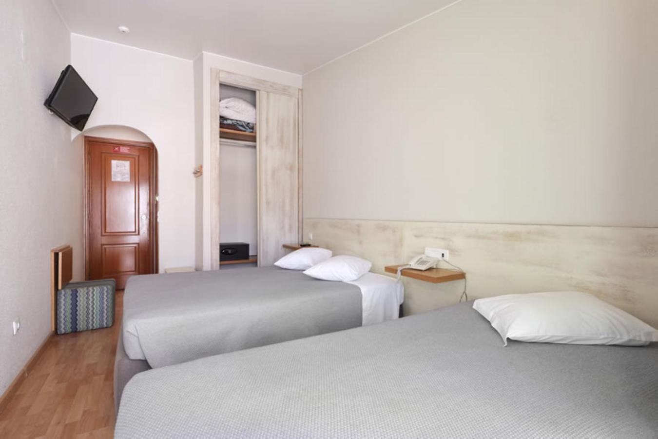 Twin Room - Photo 5