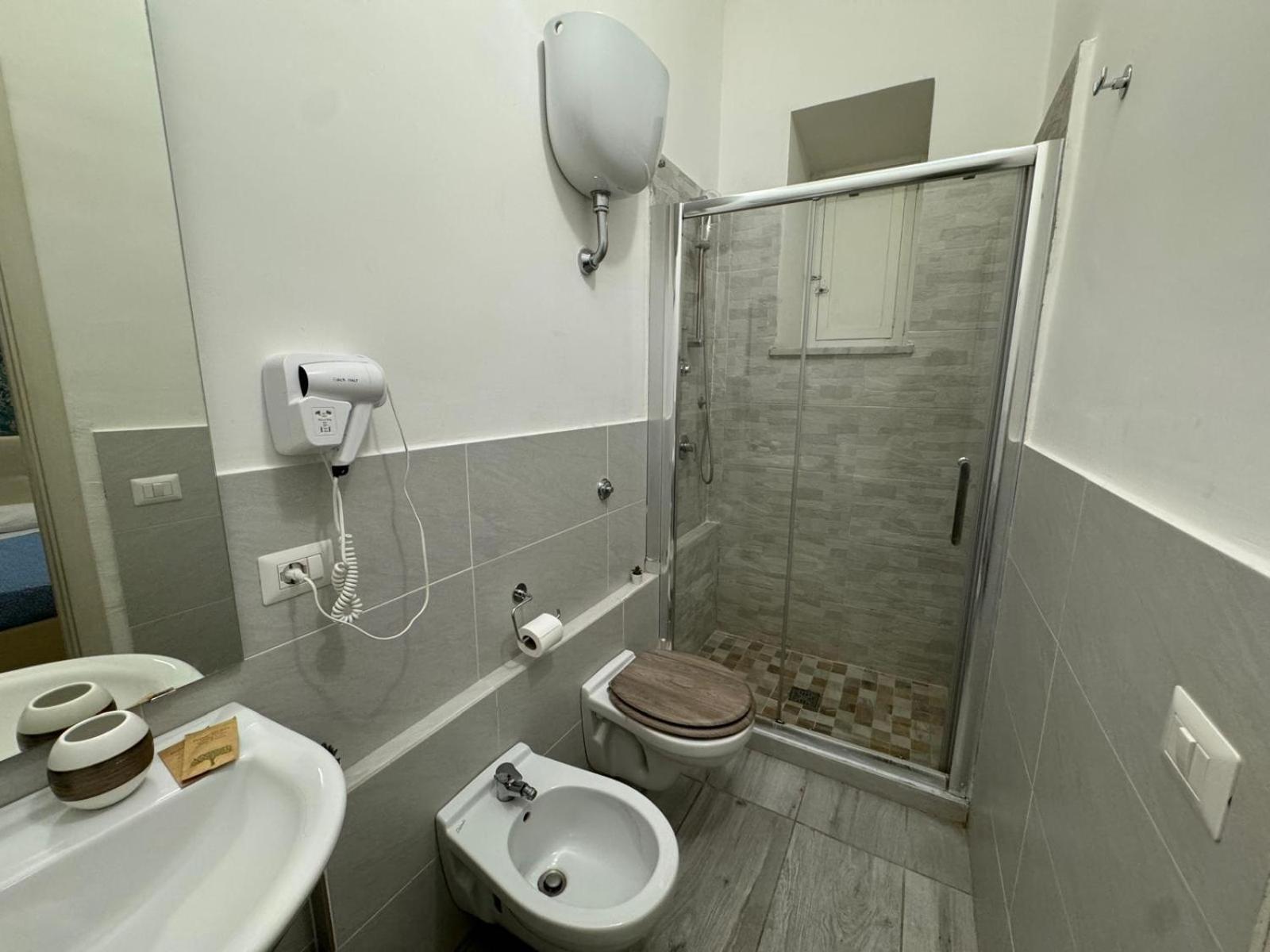 Double Room With Private Bathroom photo 3
