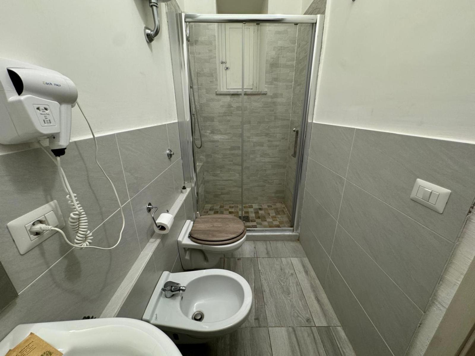 Double Room With Private Bathroom photo 2