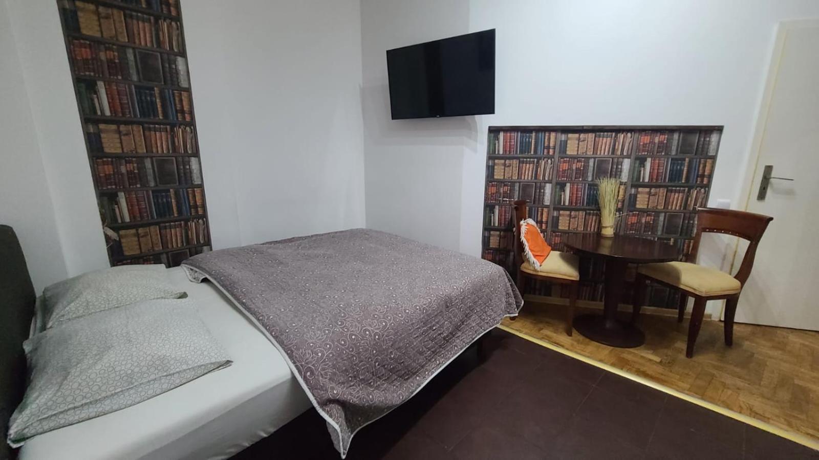 Double Room with Private Bathroom - Photo 4