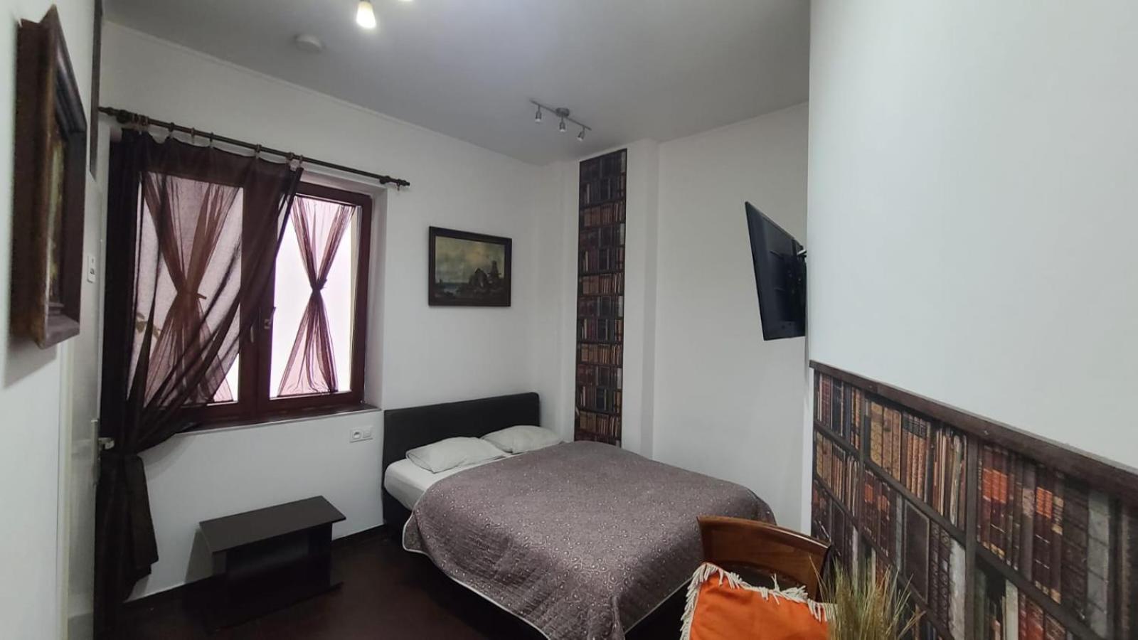 Double Room with Private Bathroom - Photo 1