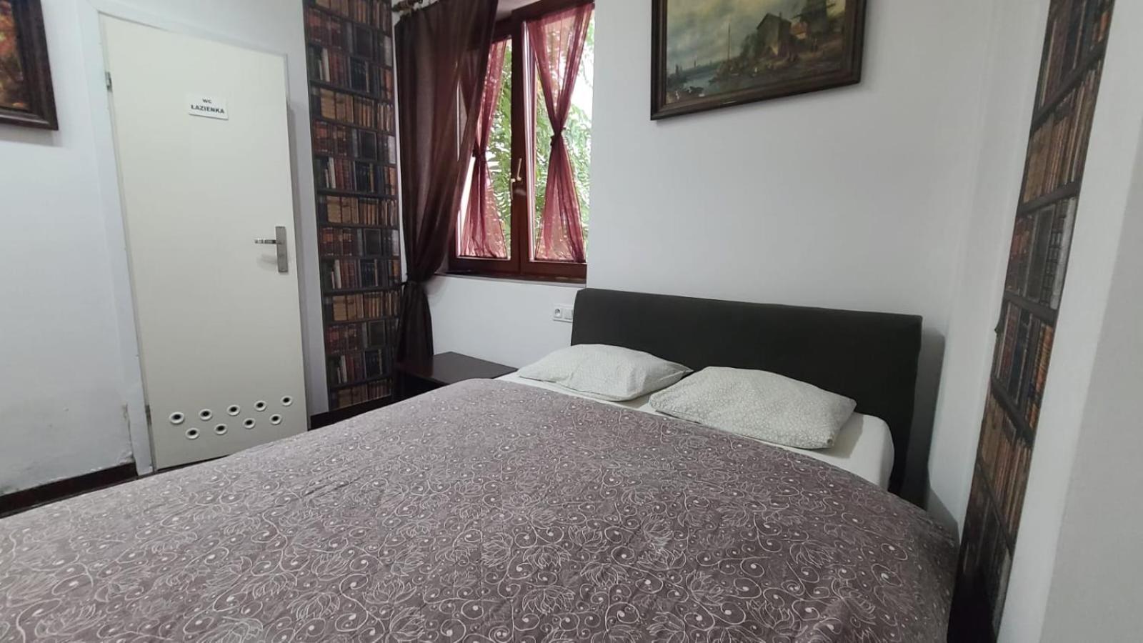 Double Room with Private Bathroom - Photo 2