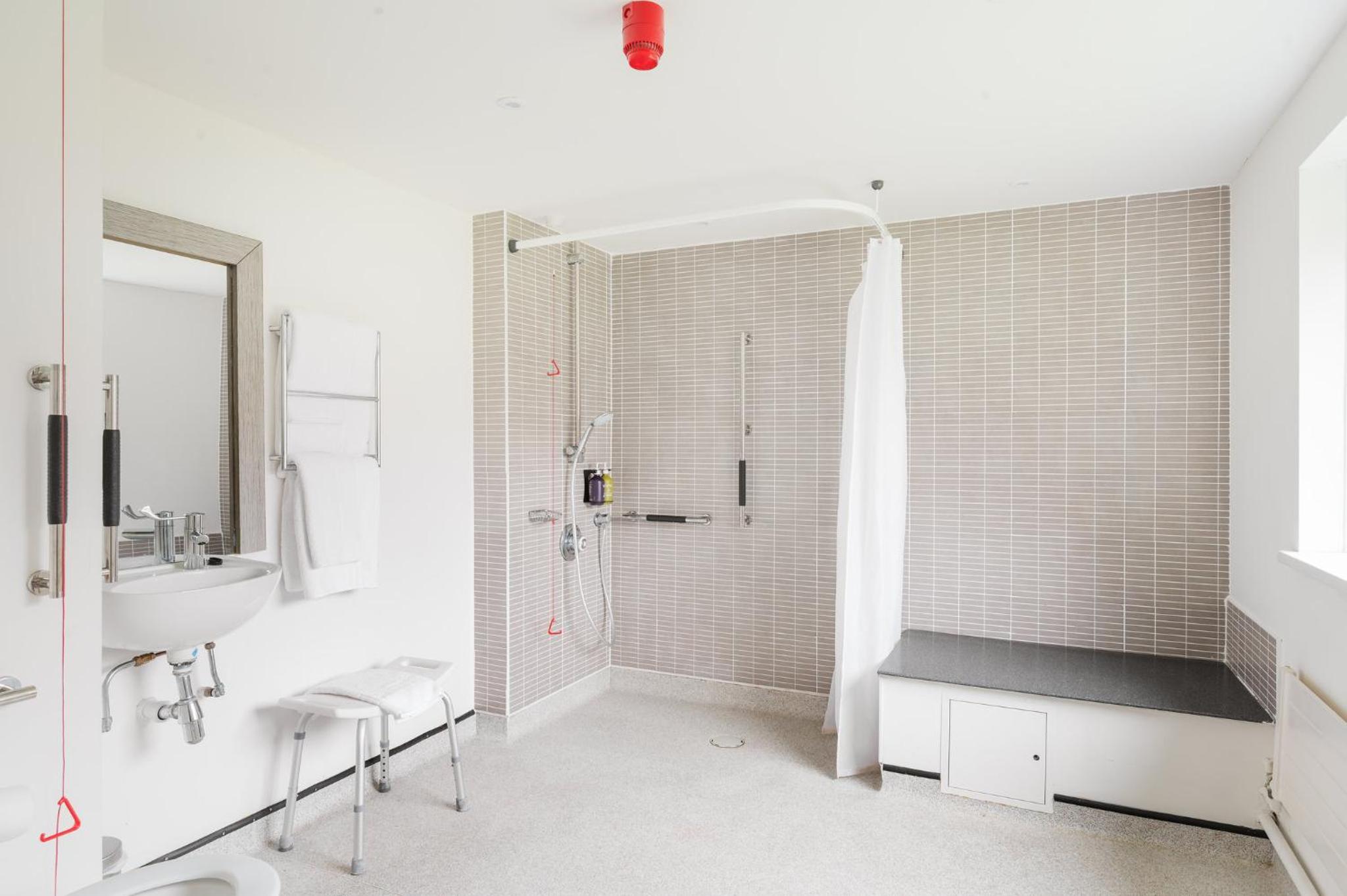 Standard Double Room - Disability Access - Photo 3