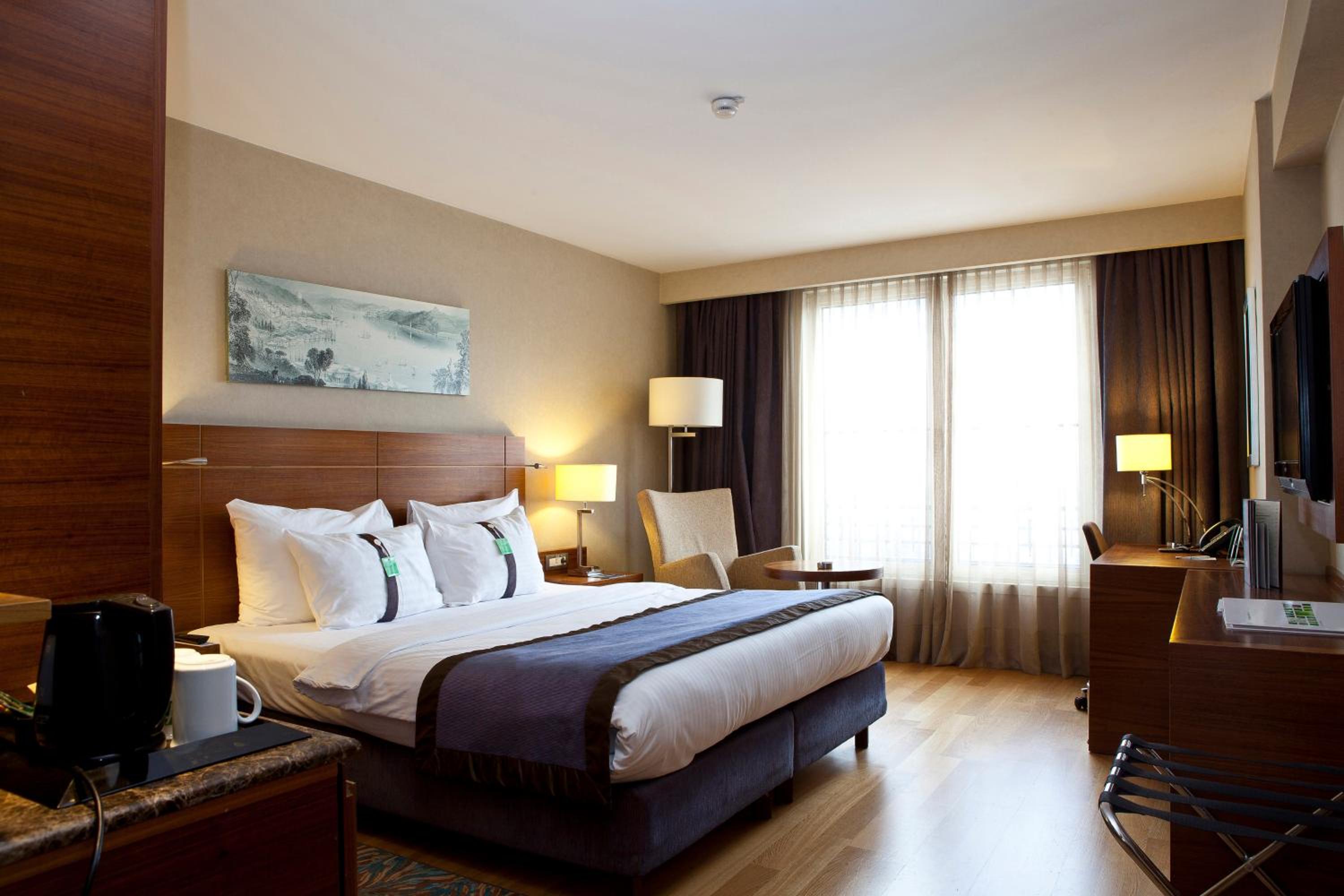 Standard King Room photo 3