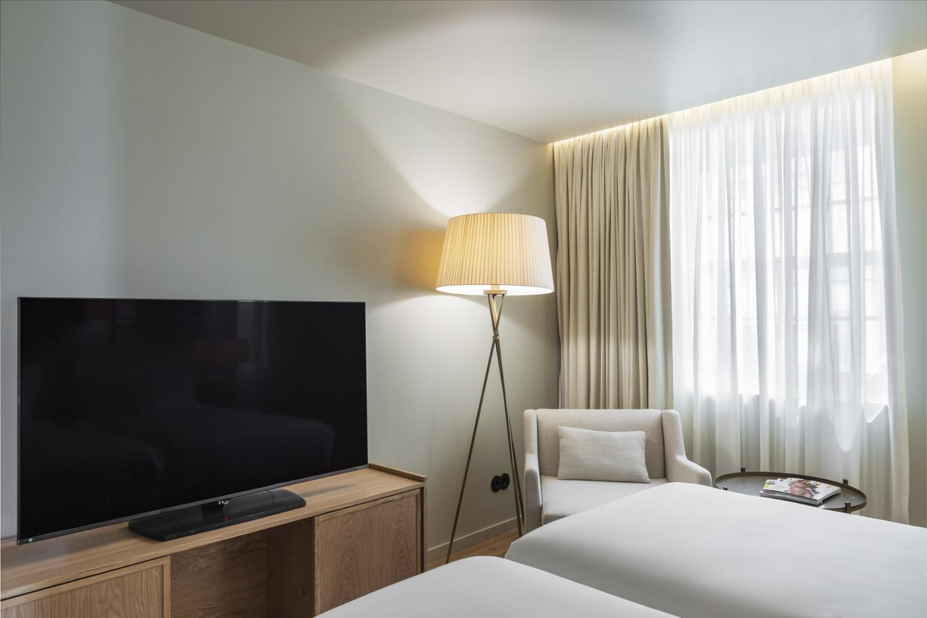 Premium Twin Room - Photo 7