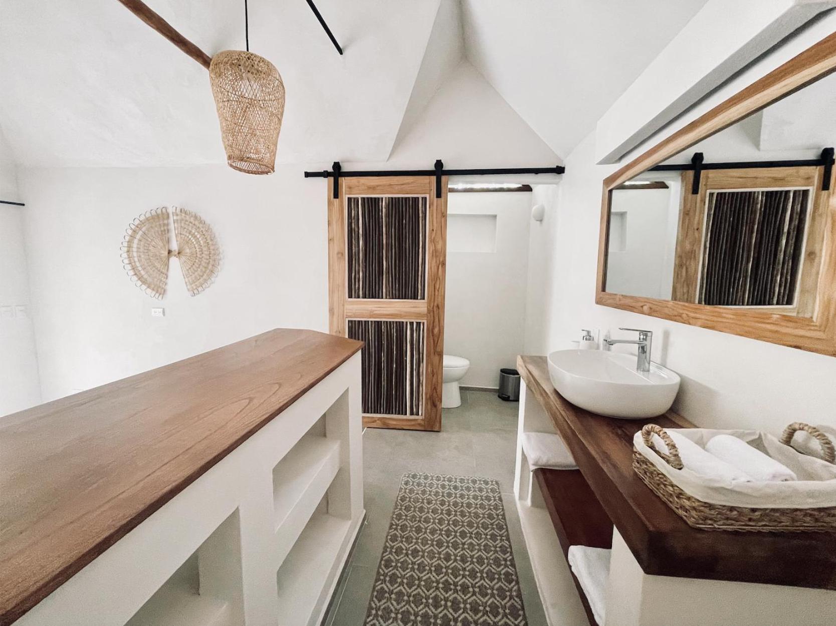 King Suite with Pool View photo 2