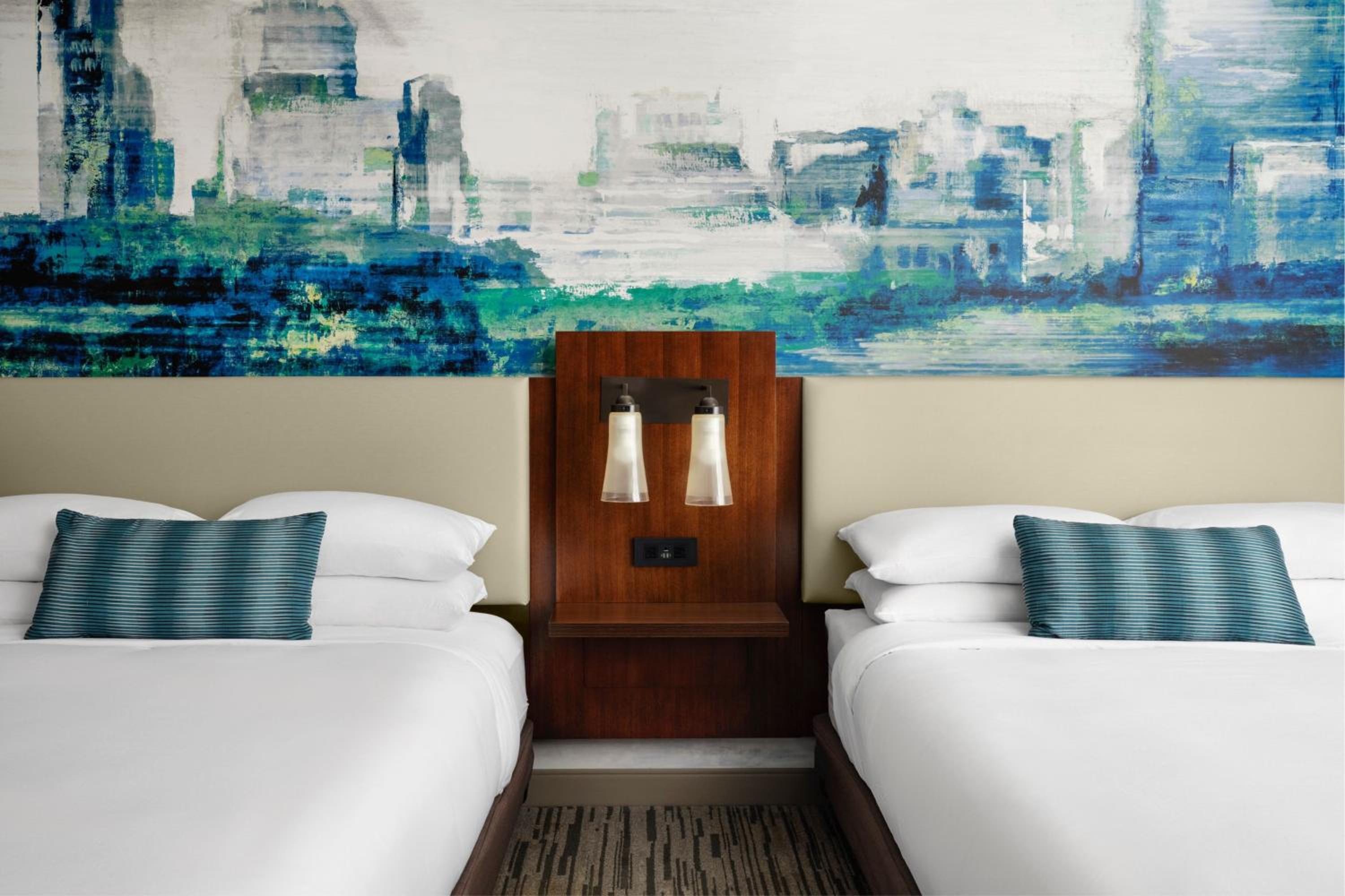 Queen Room with Two Queen Beds and View - High Floor - Photo 2