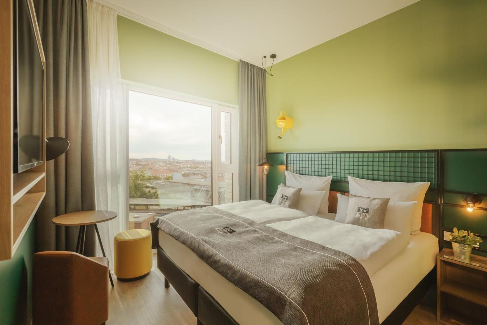 Standard Queen Room - Photo 10