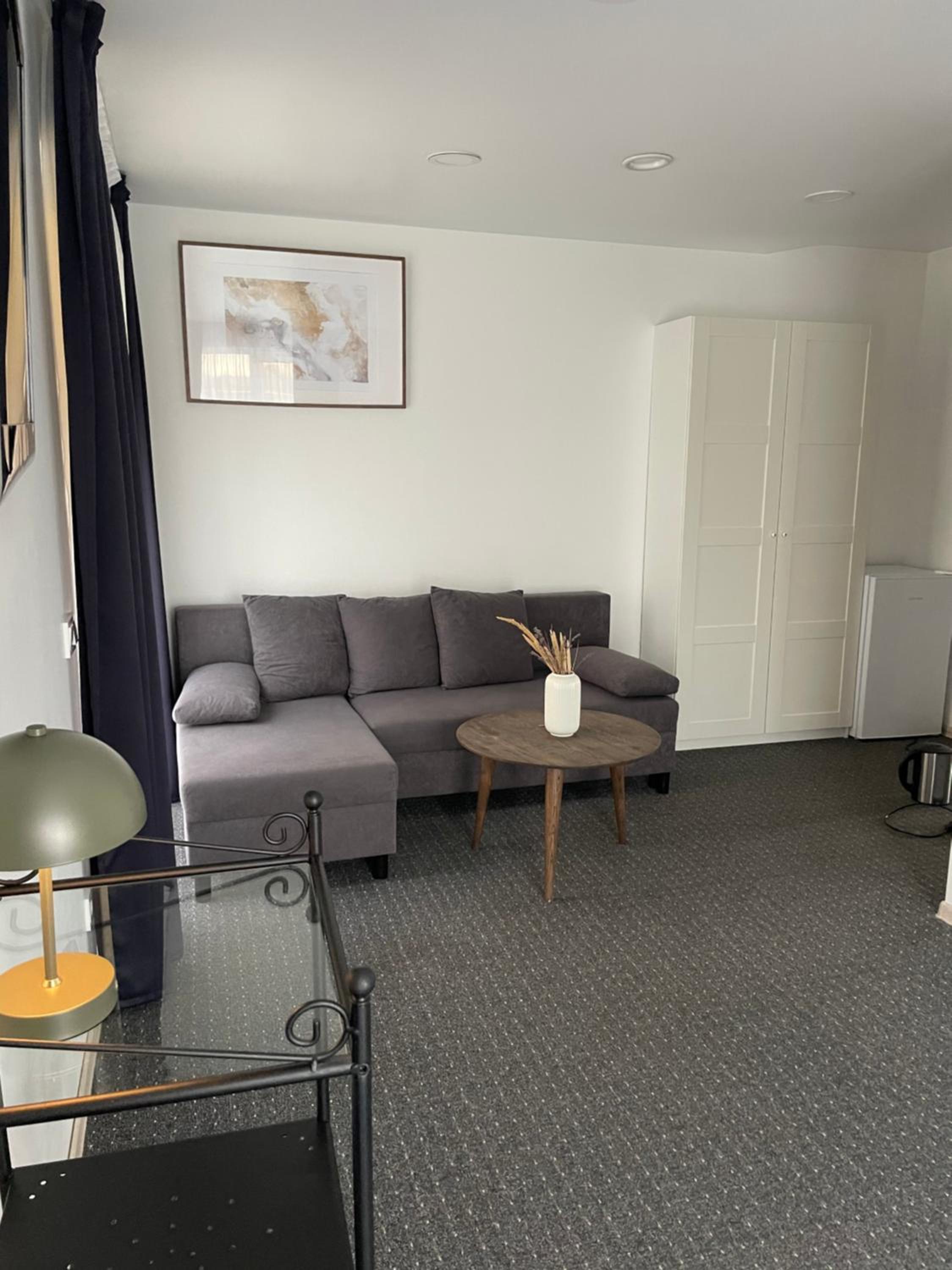 Large Double Room - Photo 6