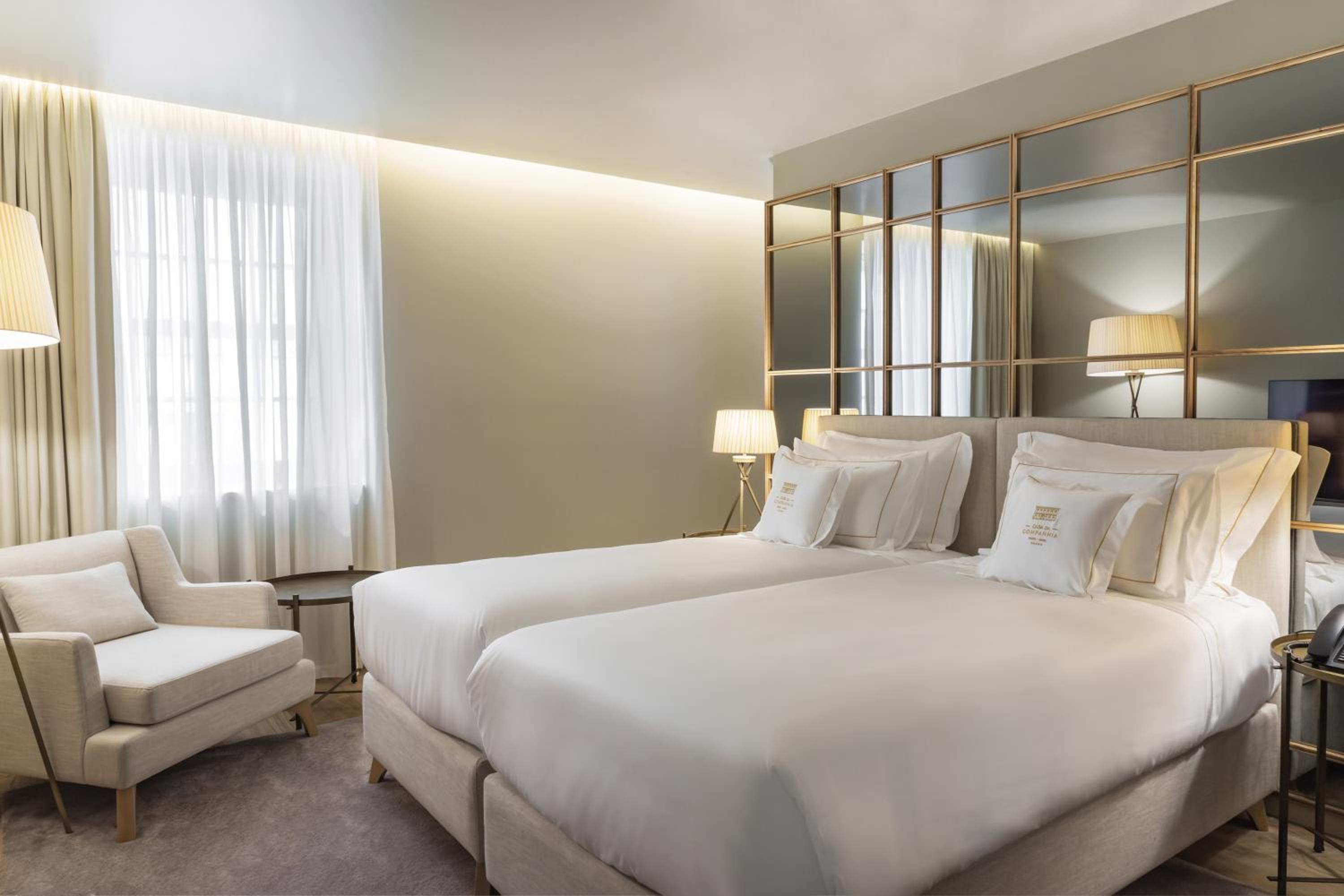 Premium Twin Room - Photo 5