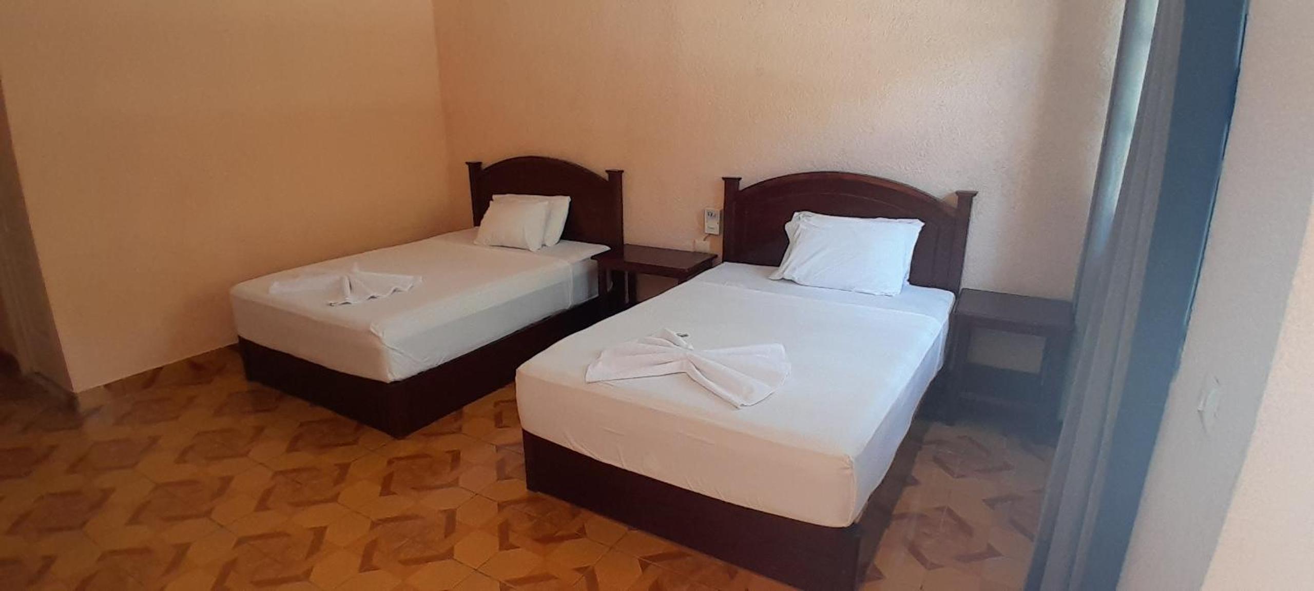 Economy Twin Room photo 2