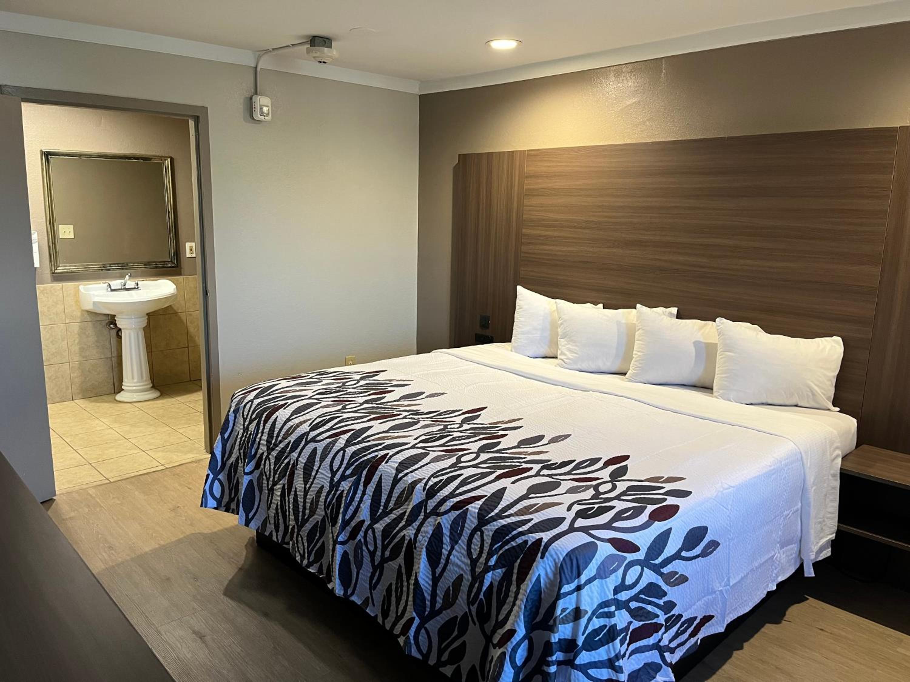 Deluxe King Room Non-Smoking
