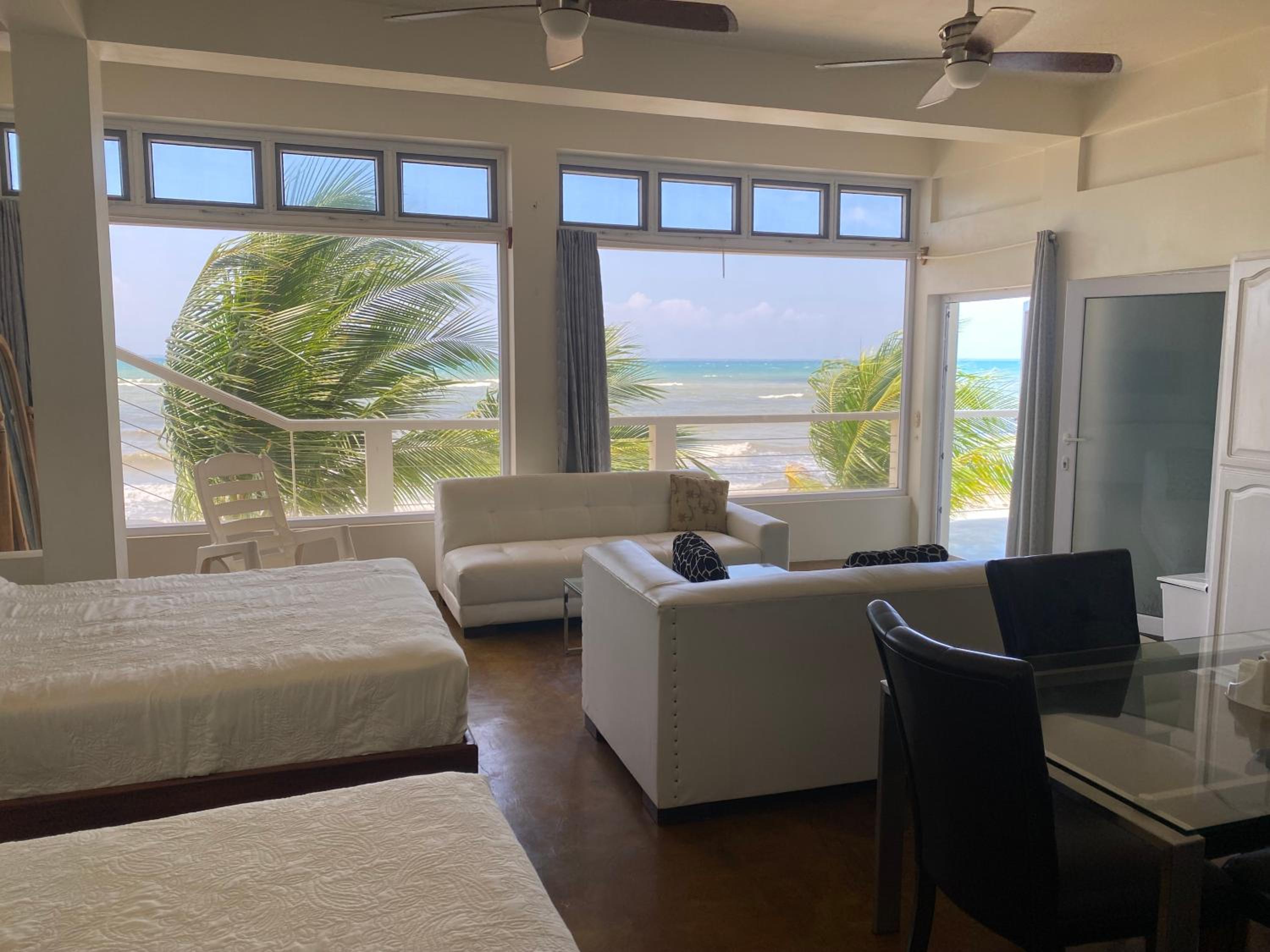 Deluxe Suite with Sea View photo 2