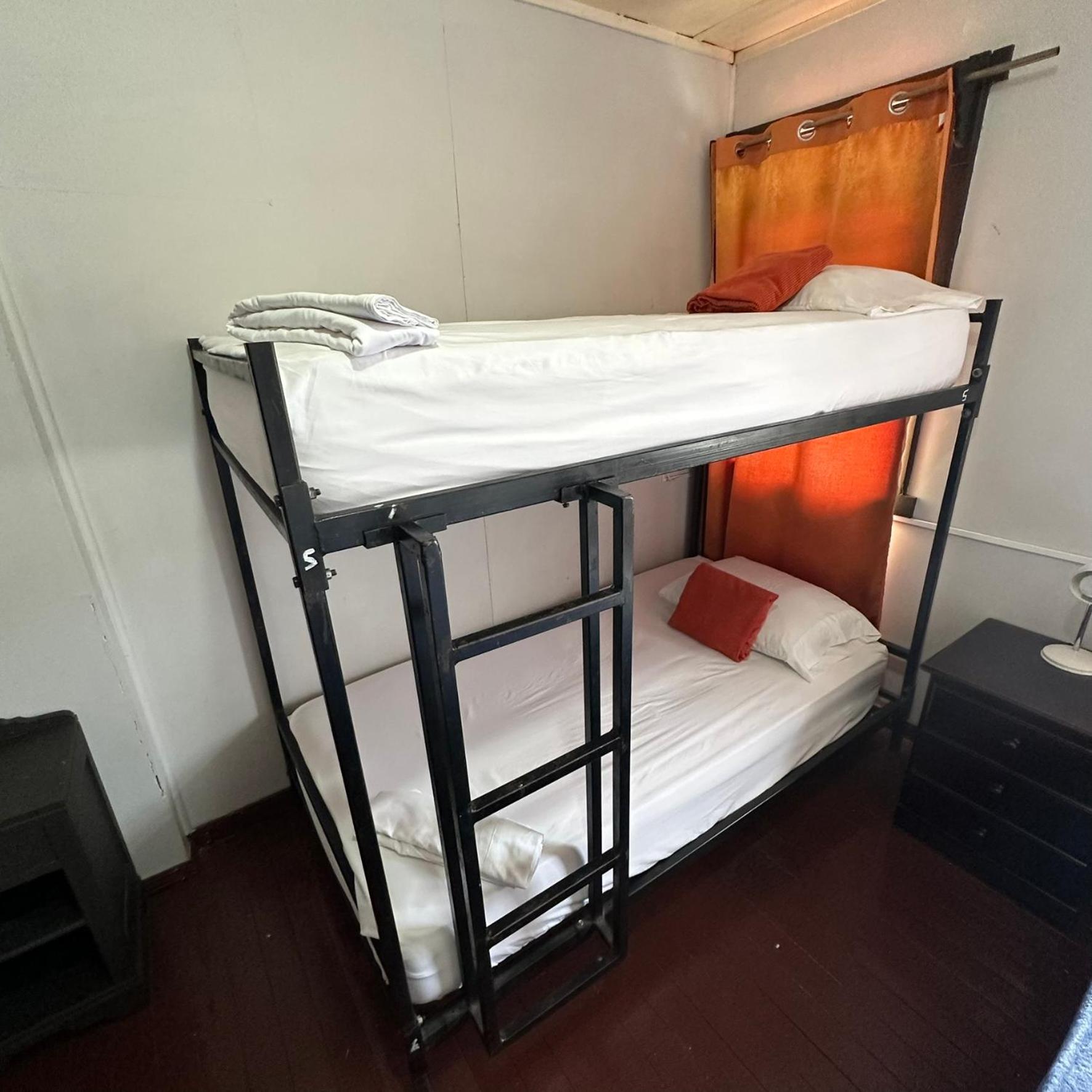 Bed in 4-Bed Mixed Dormitory Room photo 2