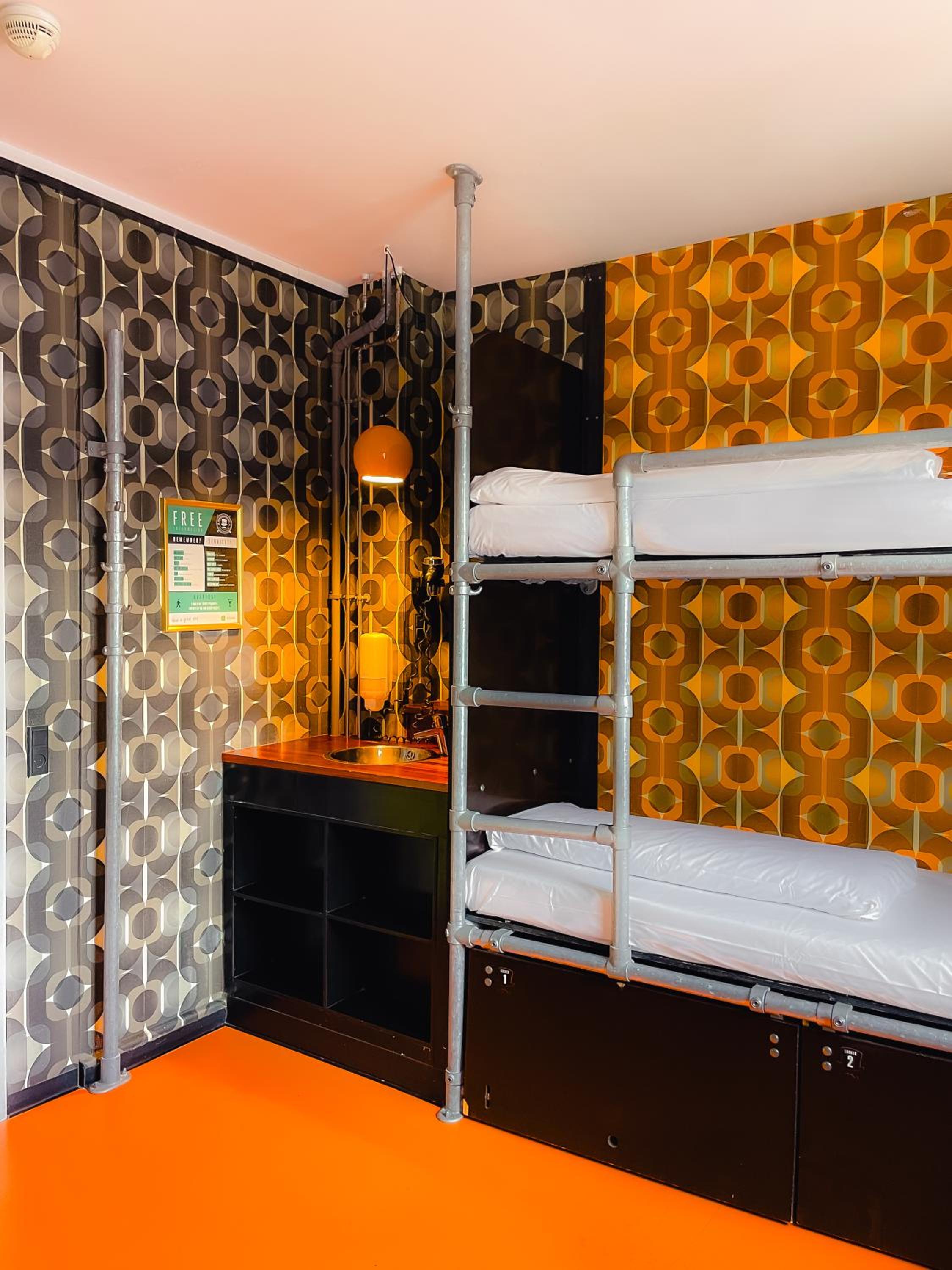 6 Bed Private Room thumbnail 5