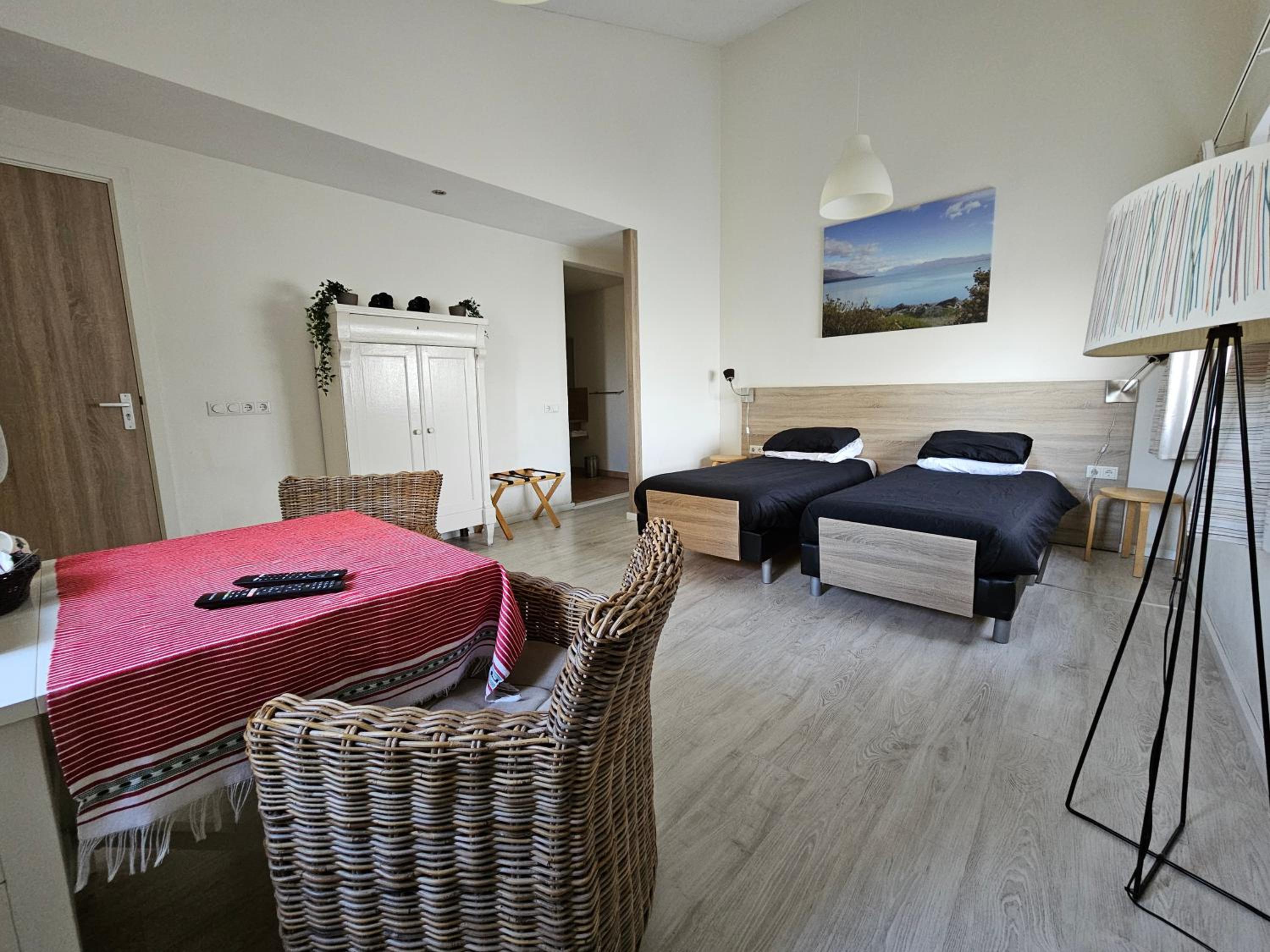 Twin Room with Shower
