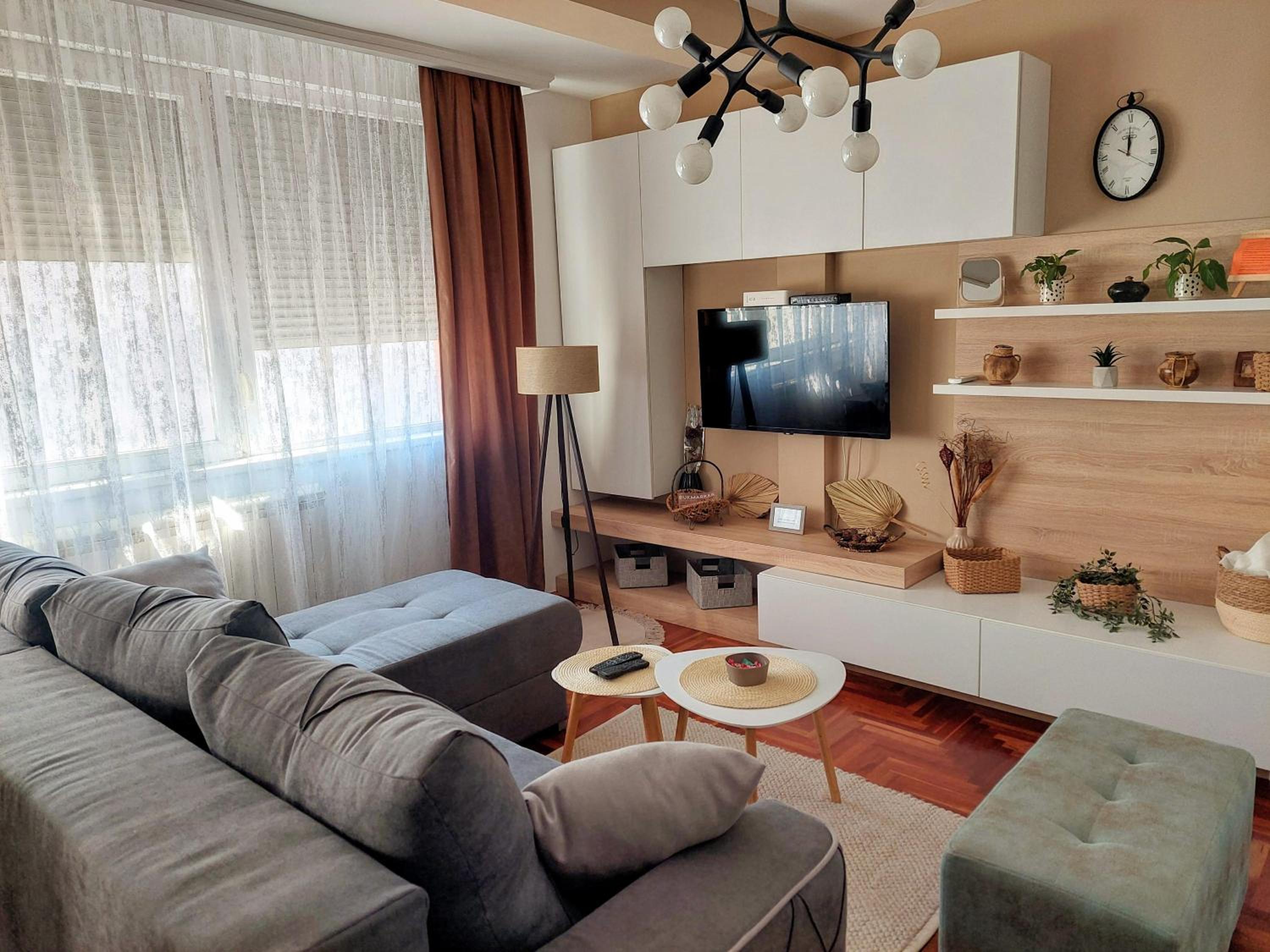 One-Bedroom Apartment photo 1