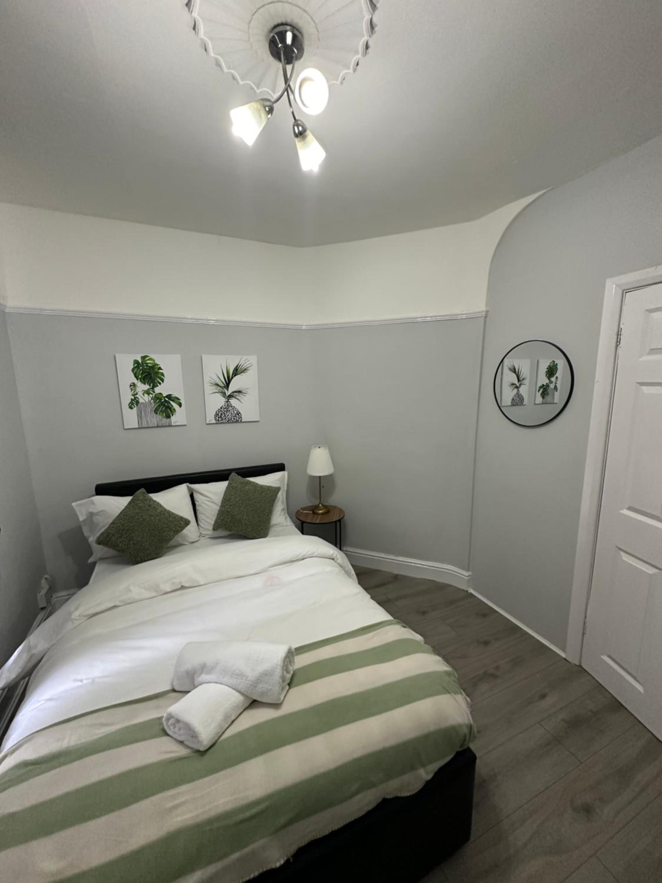 Three-Bedroom Apartment photo 2