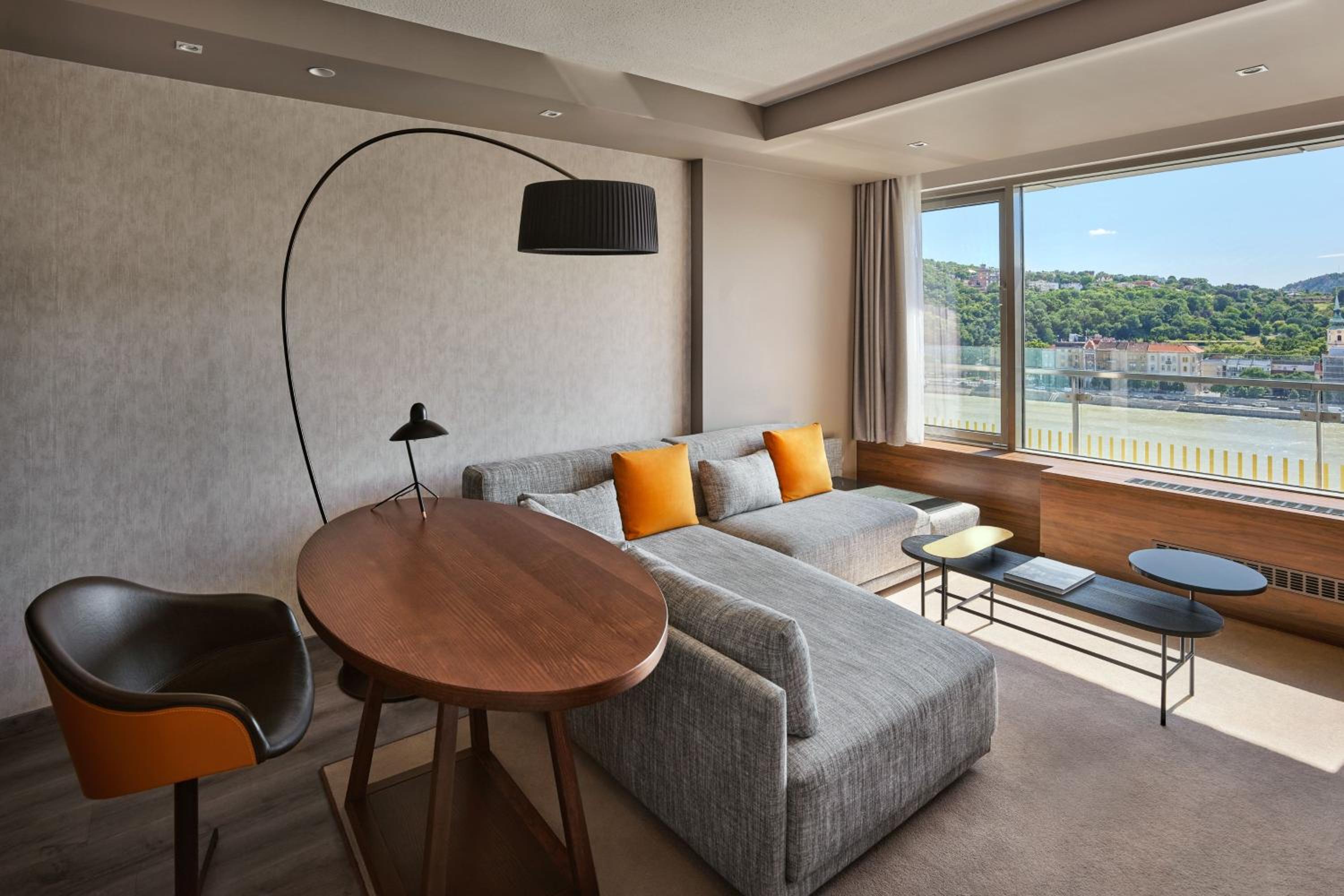 Junior Suite with M Club Lounge Access