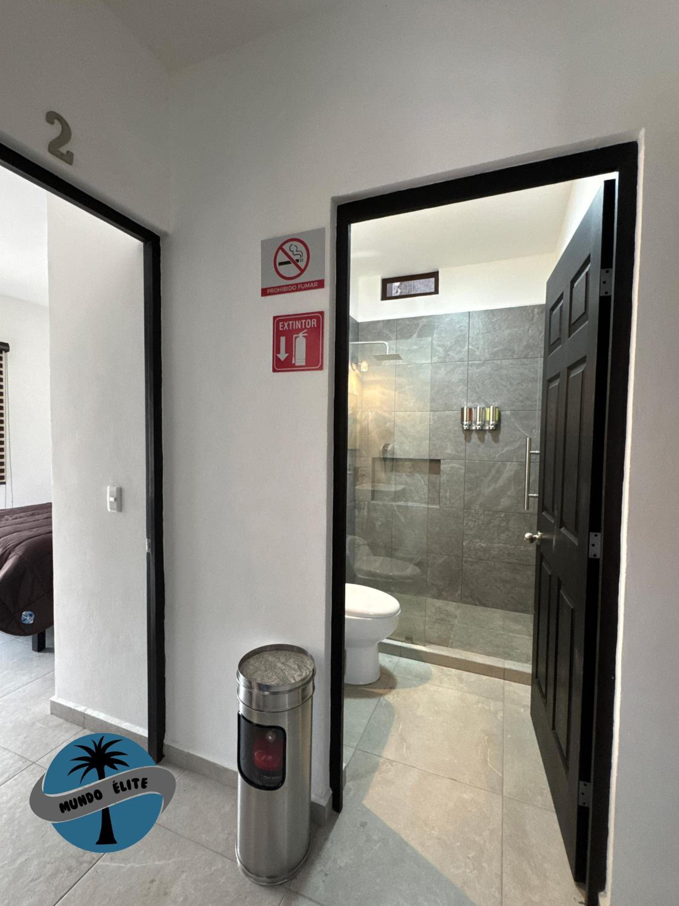One-Bedroom House photo 3
