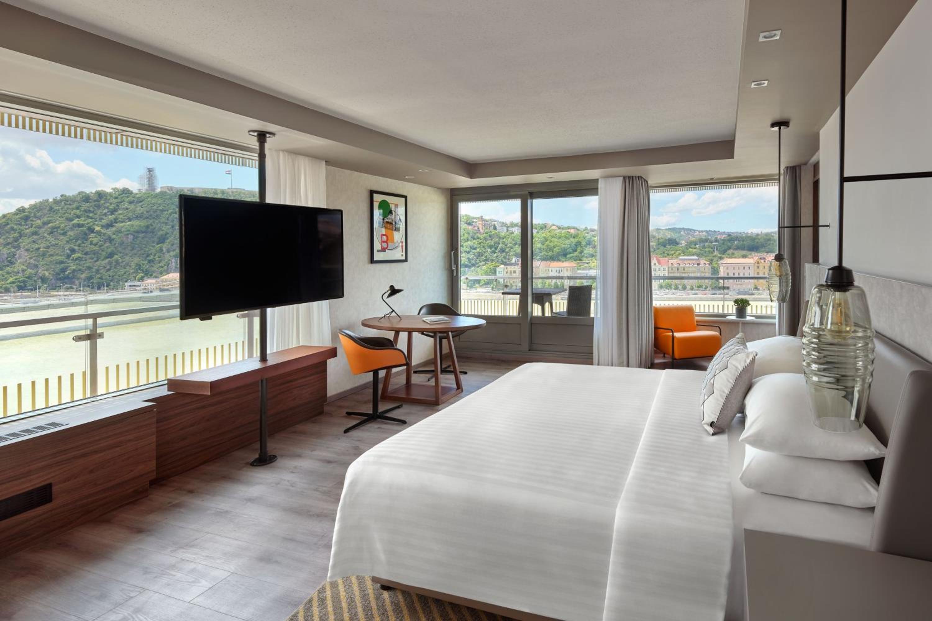 Corner Studio Suite with M Club Lounge Access