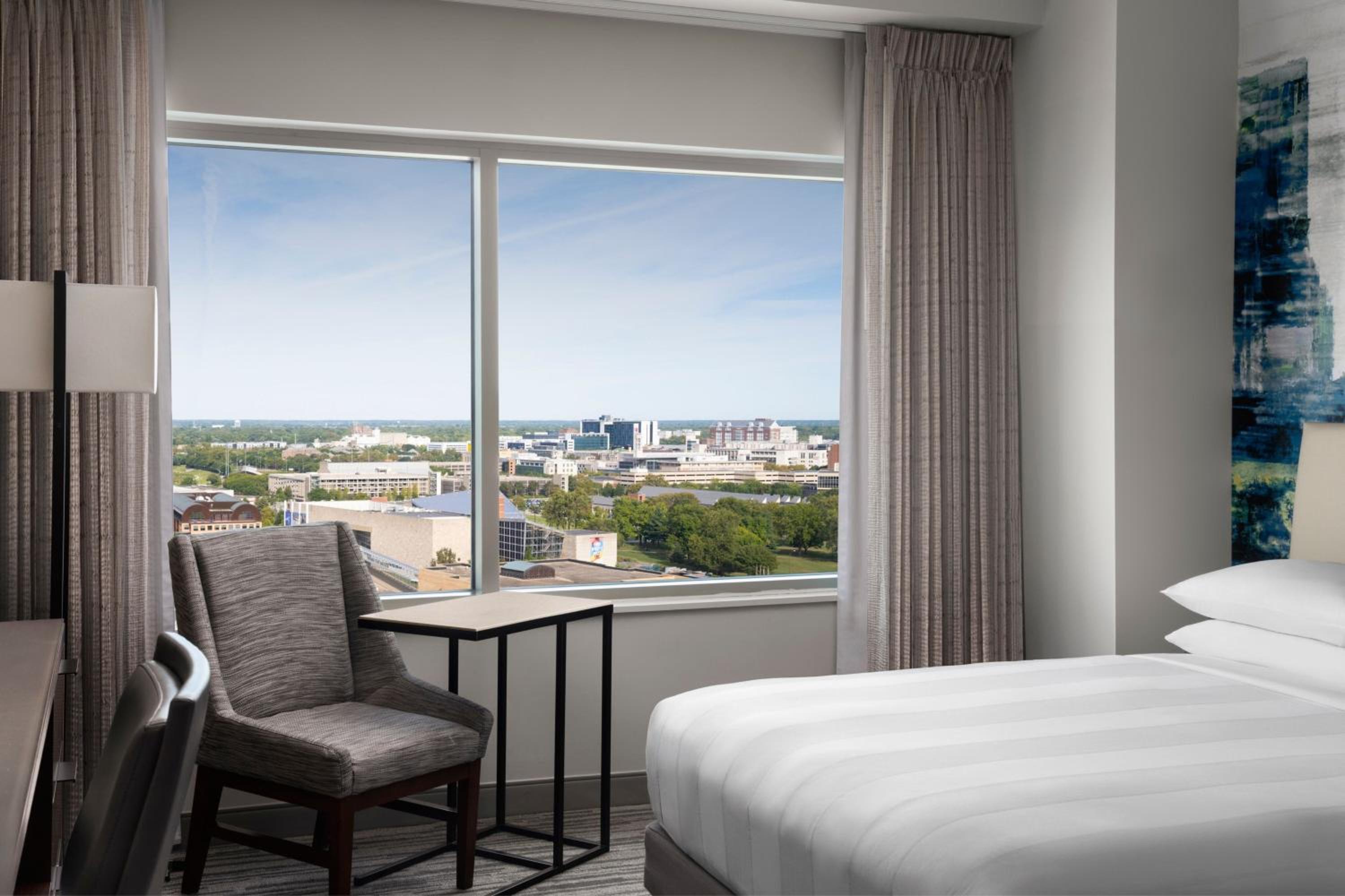 Queen Room with Two Queen Beds and View - High Floor - Photo 7