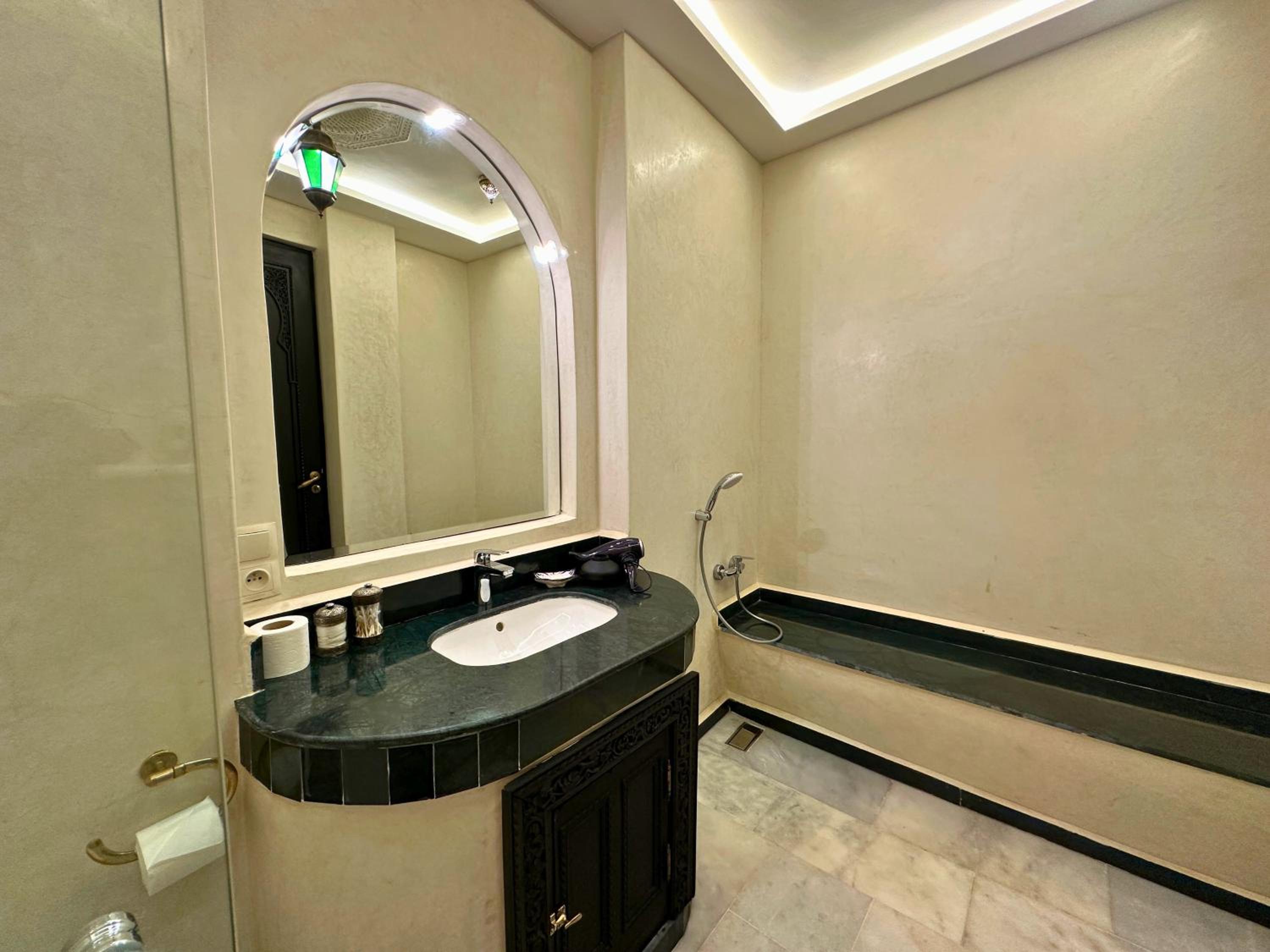 Deluxe Suite - Photo 2