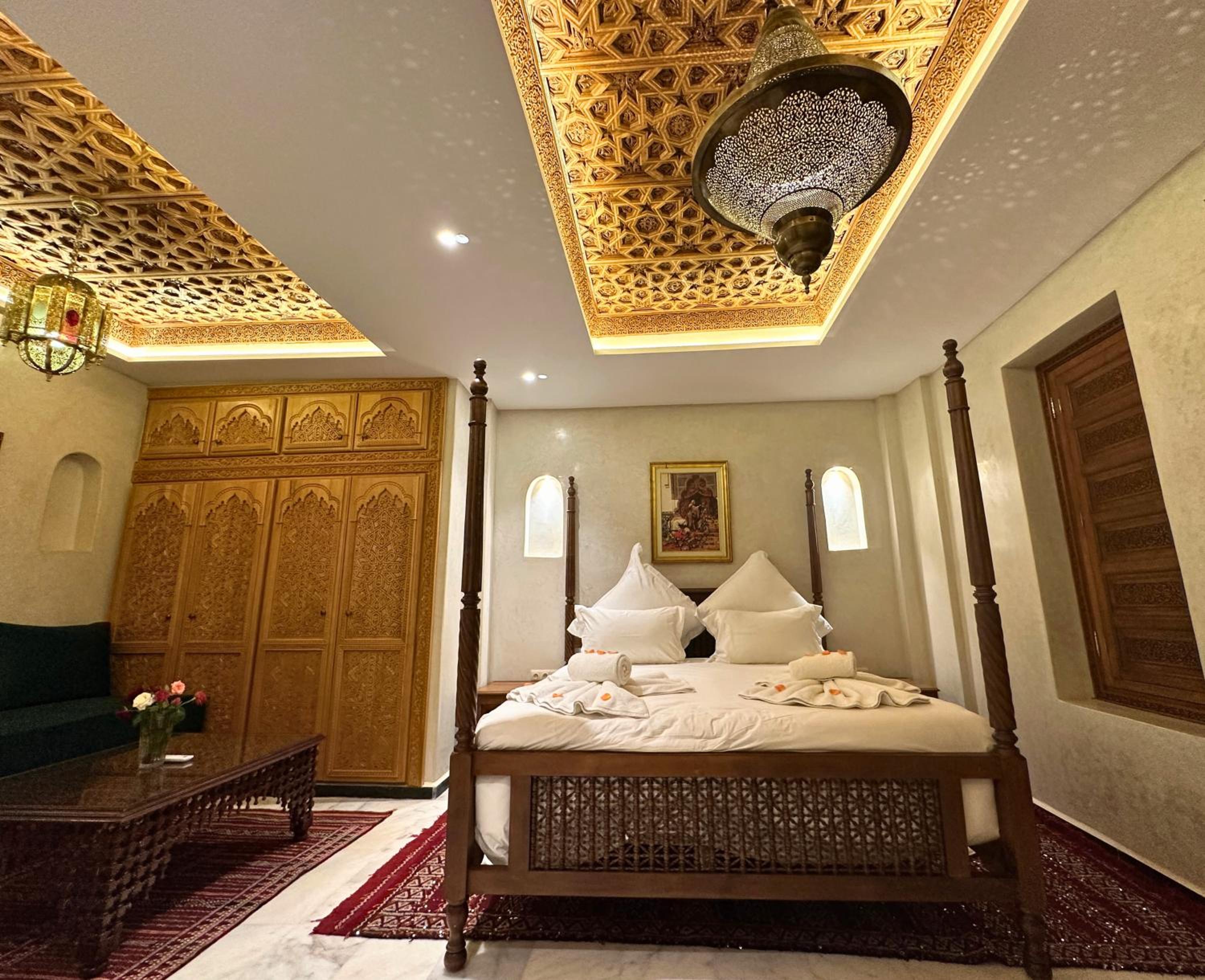 Deluxe Suite - Photo 11