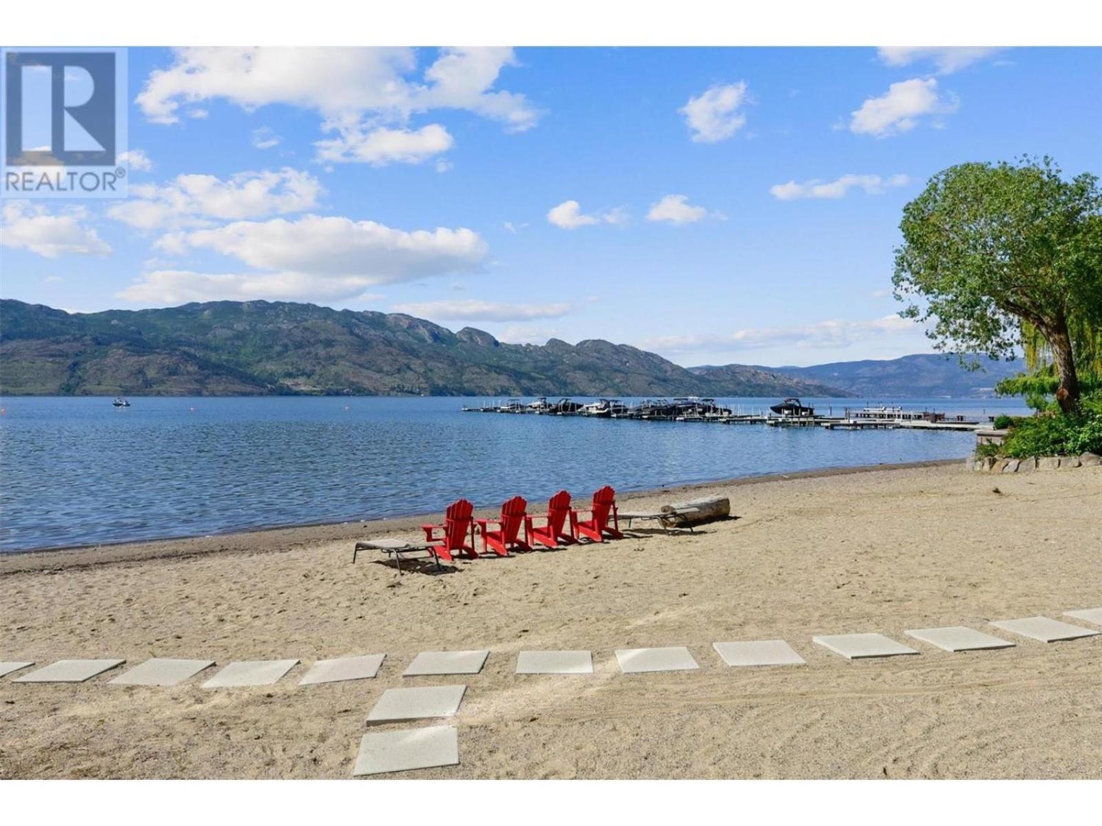 Two-Bedroom Apartment With Lake View photo 2