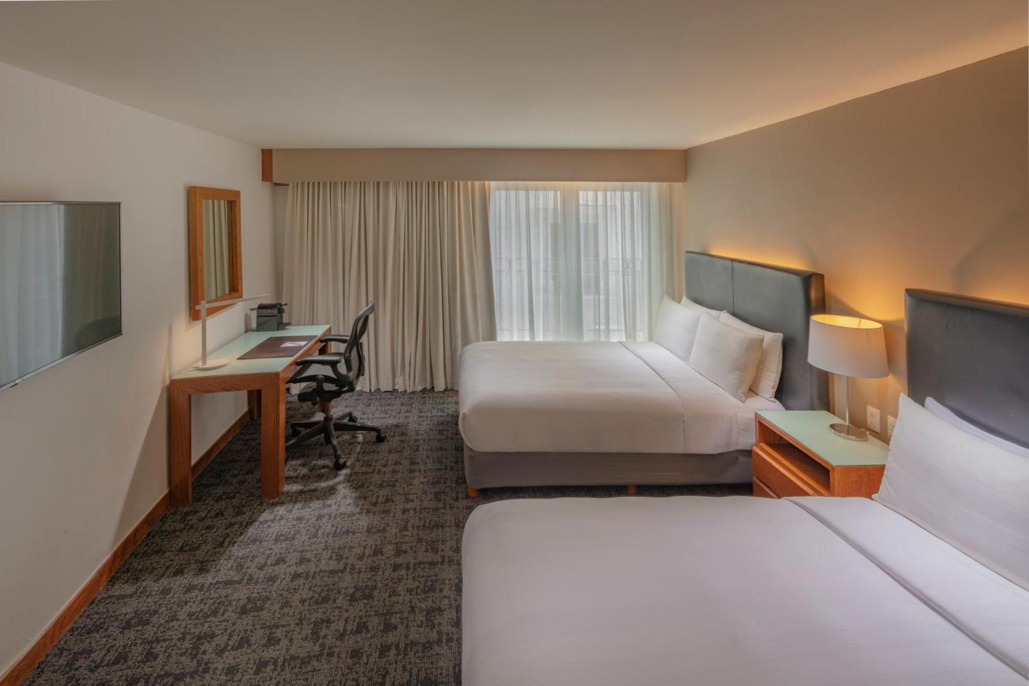 Classic Twin Room with Lounge Access - Photo 3