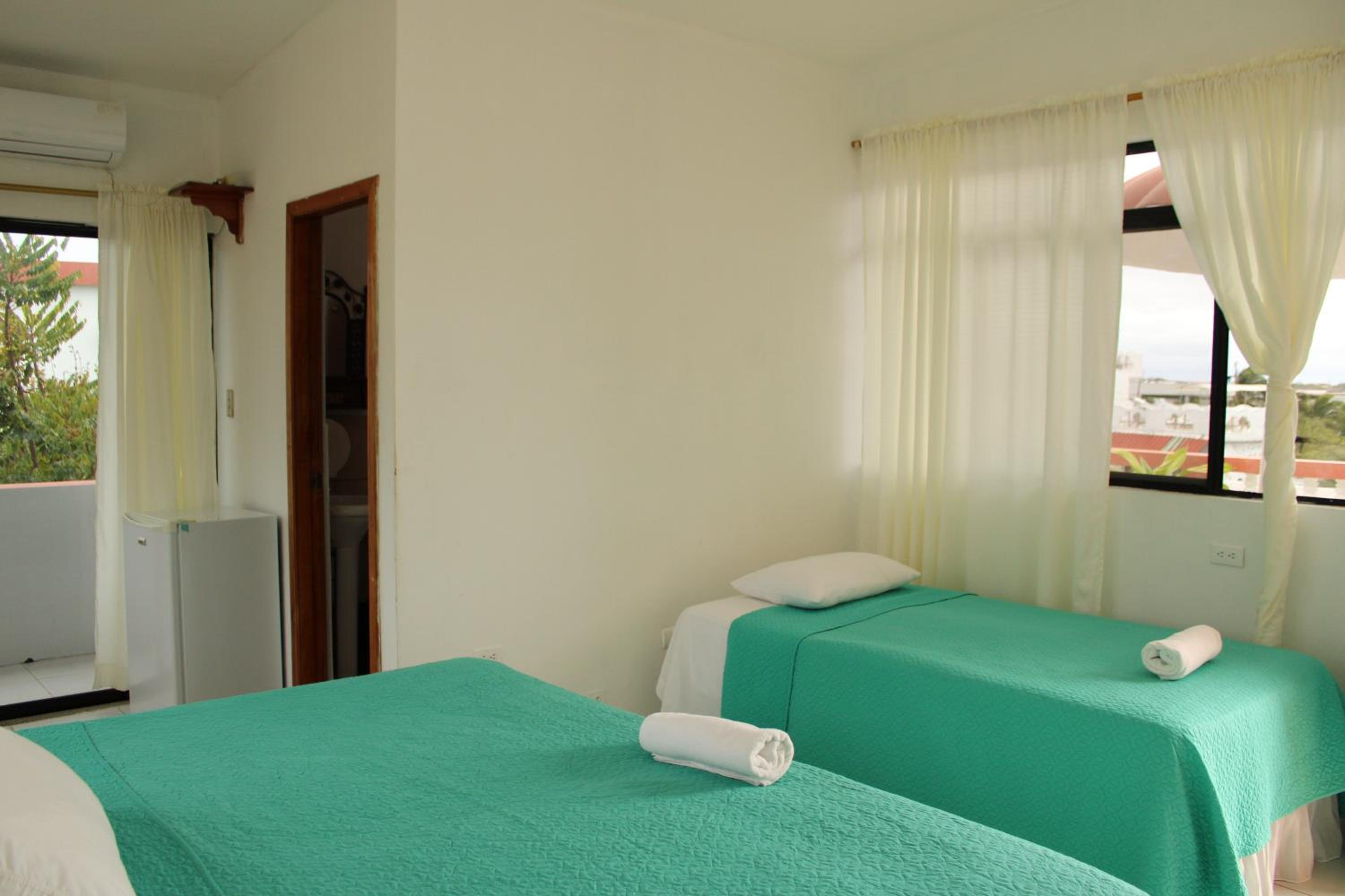 Deluxe Room (2 Adults + 1 Child) with Sea View photo 3