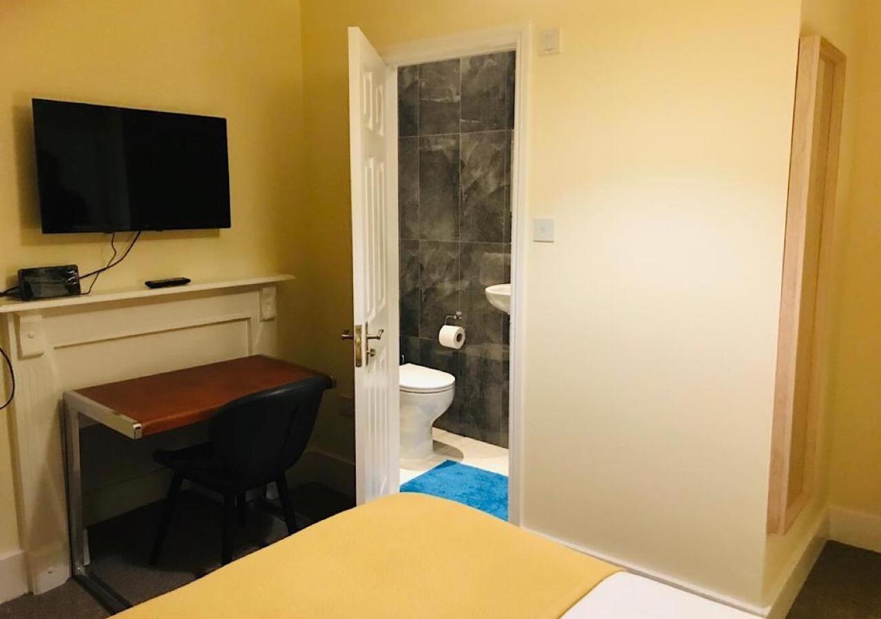 Double Room with Private Bathroom photo 1
