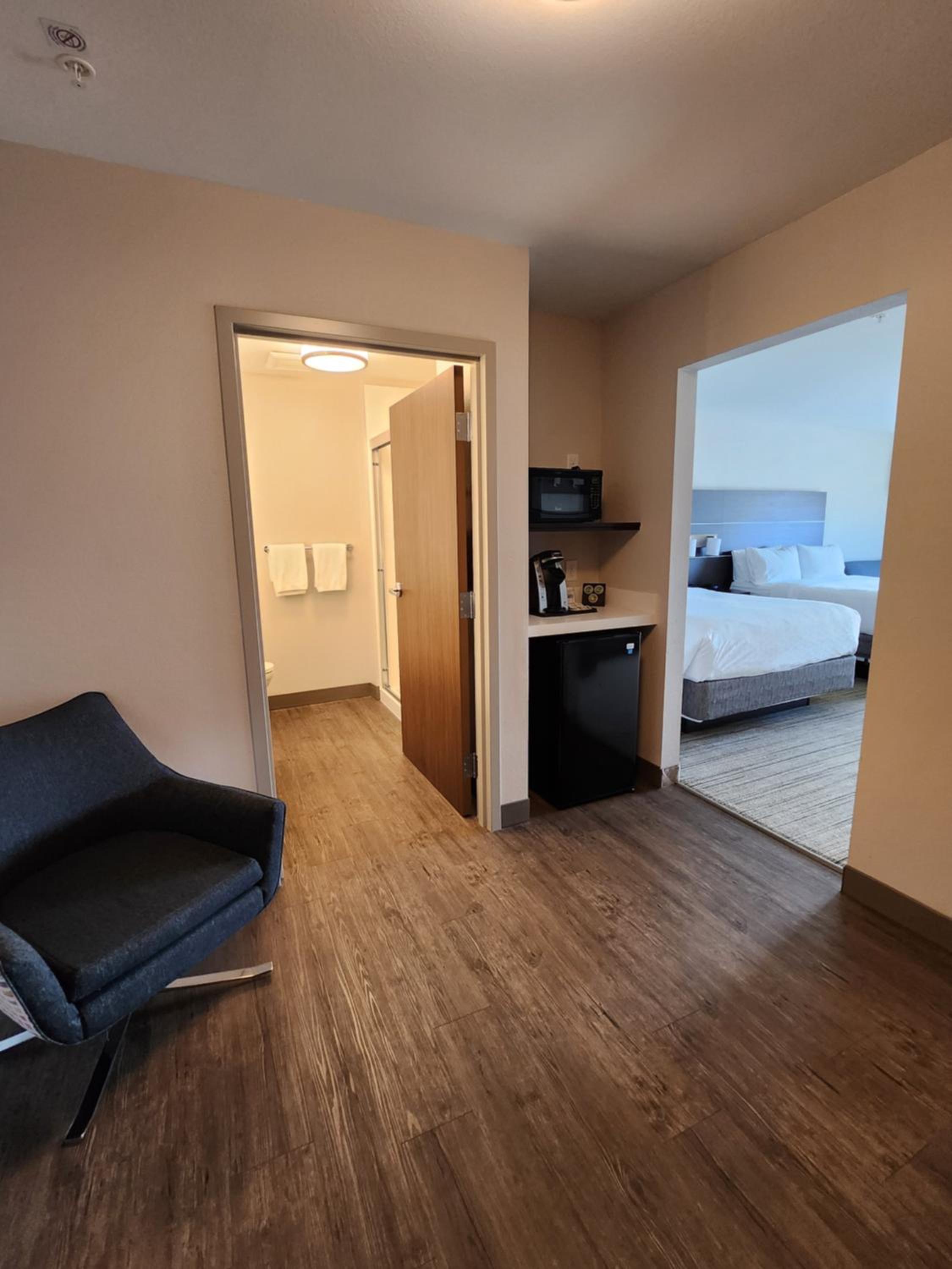 Standard Queen Room with Two Queen Beds - Extra Floor Space