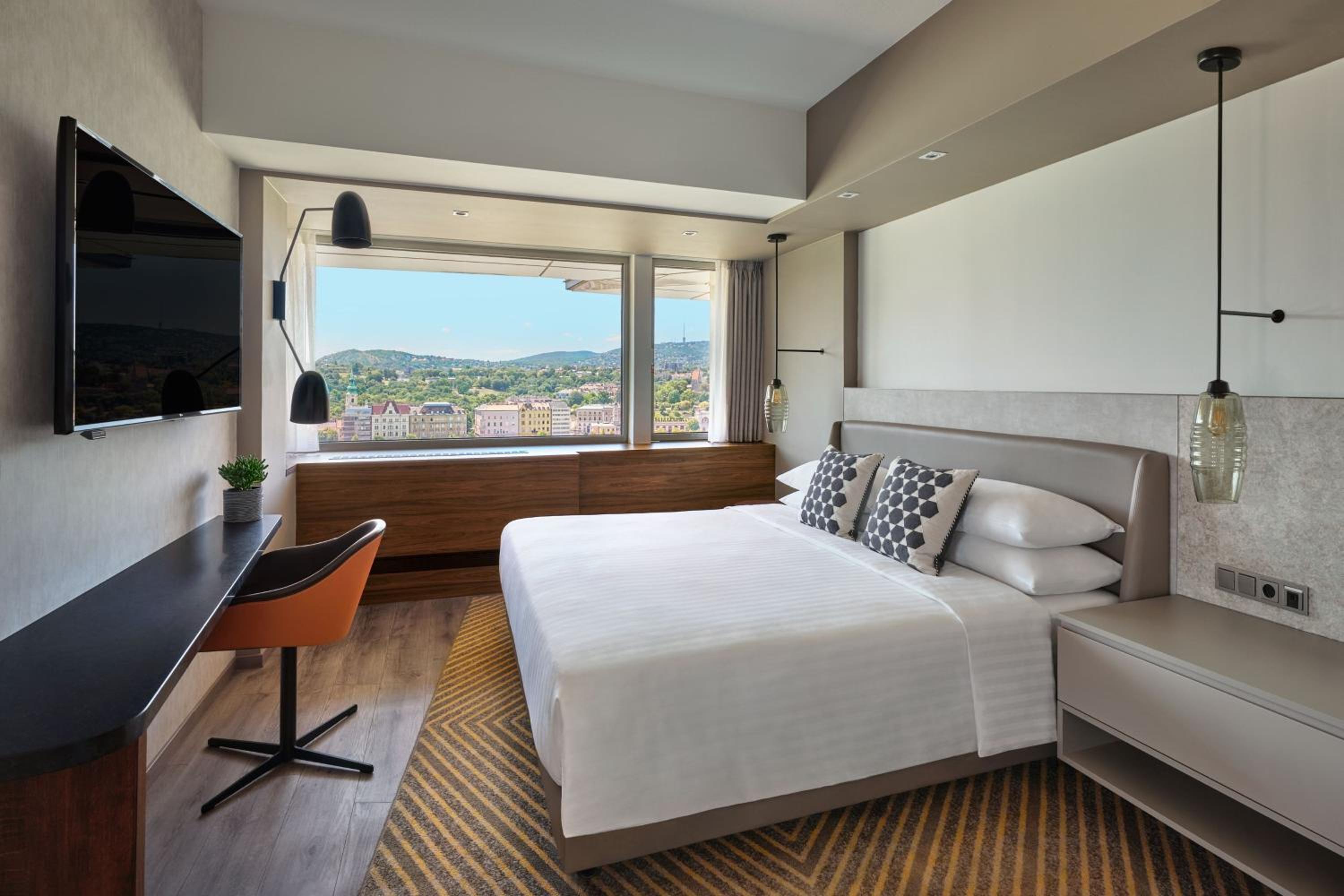 Executive Suite with M Club Lounge Access
